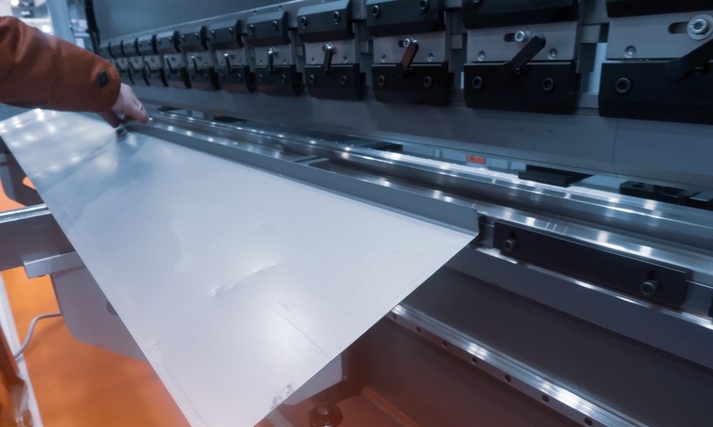 Manual press brake limits the productivity