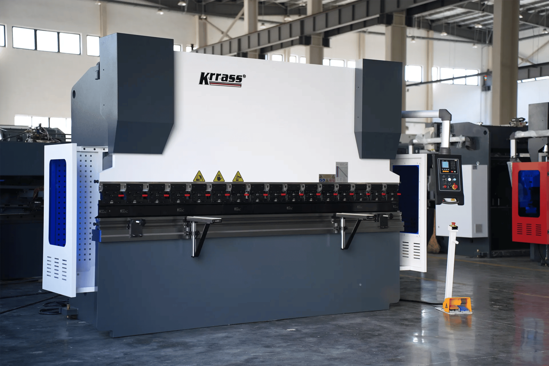 WC67K-125T3200 NC Press Brake with E21 Control - Pictures 5 WC67K-125T3200 NC Press Brake with E21 Control - wc67k 125t3200 with e21 press brake 01