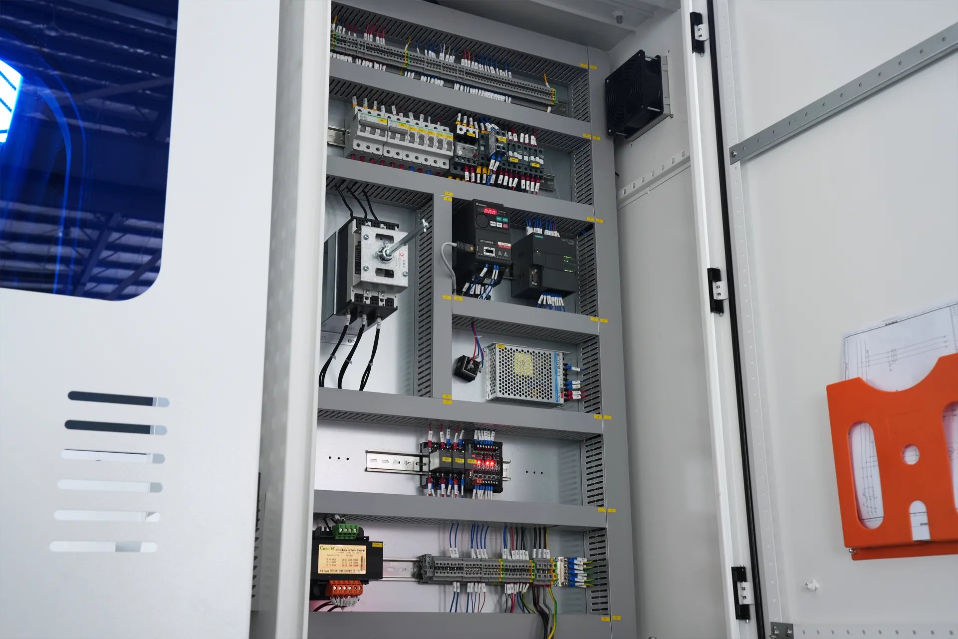 WC67K-125T3200 NC Press Brake with E21 Control - Pictures 9 Schneider Electric