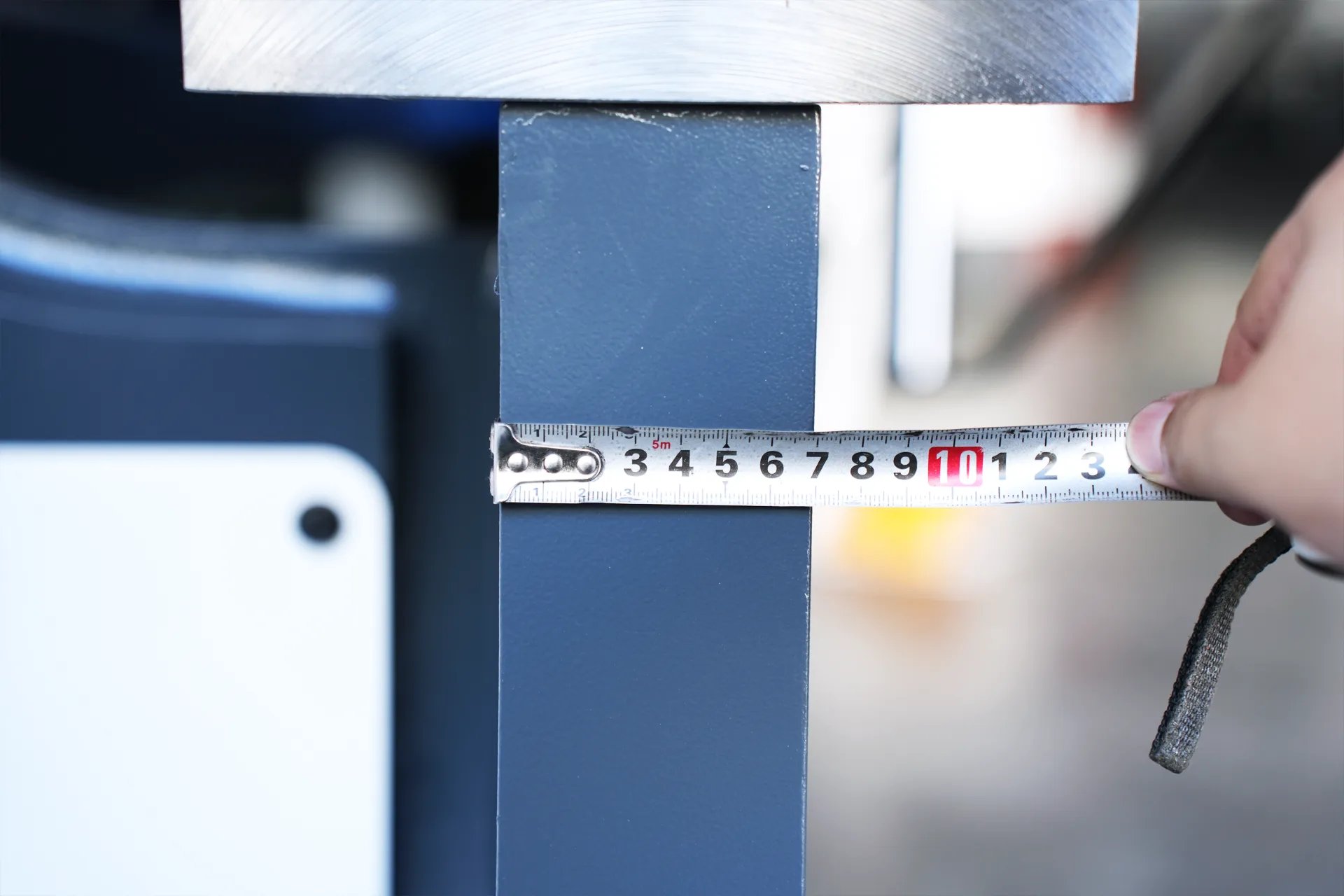 WC67K-125T3200 NC Press Brake with E21 Control - Pictures 15 Thickness of workbench(70mm)