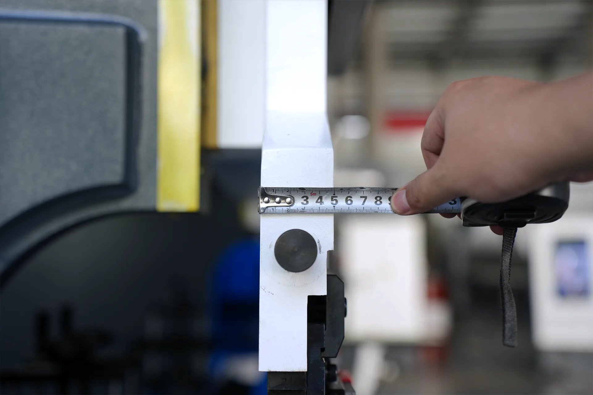 WC67K-125T3200 NC Press Brake with E21 Control - Pictures 17 Thickness of slider(50mm)