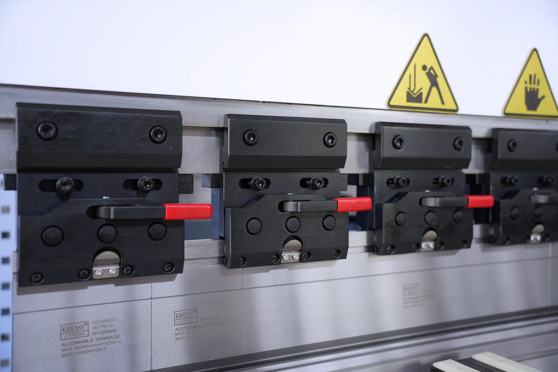 Manual Upper Tool Clamping​