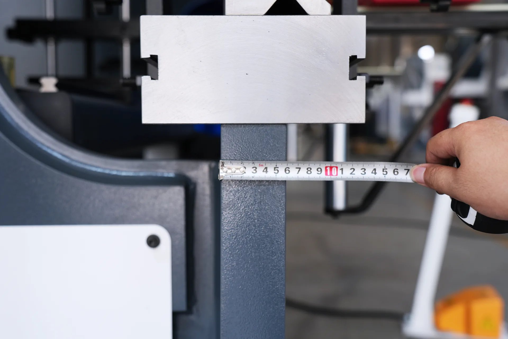 Thickness of workbench(60mm)
