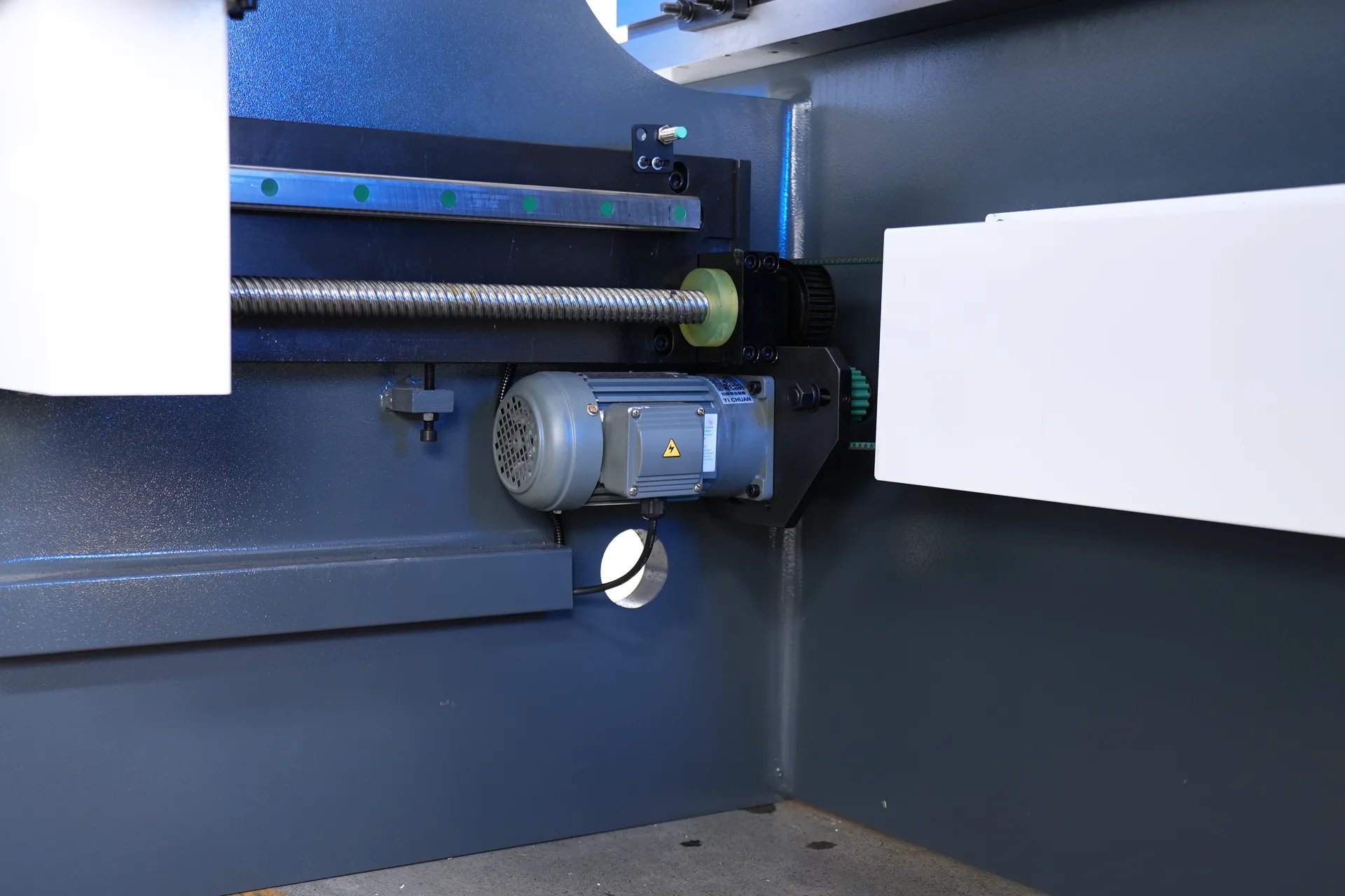 X-axis 200W reduction motor​