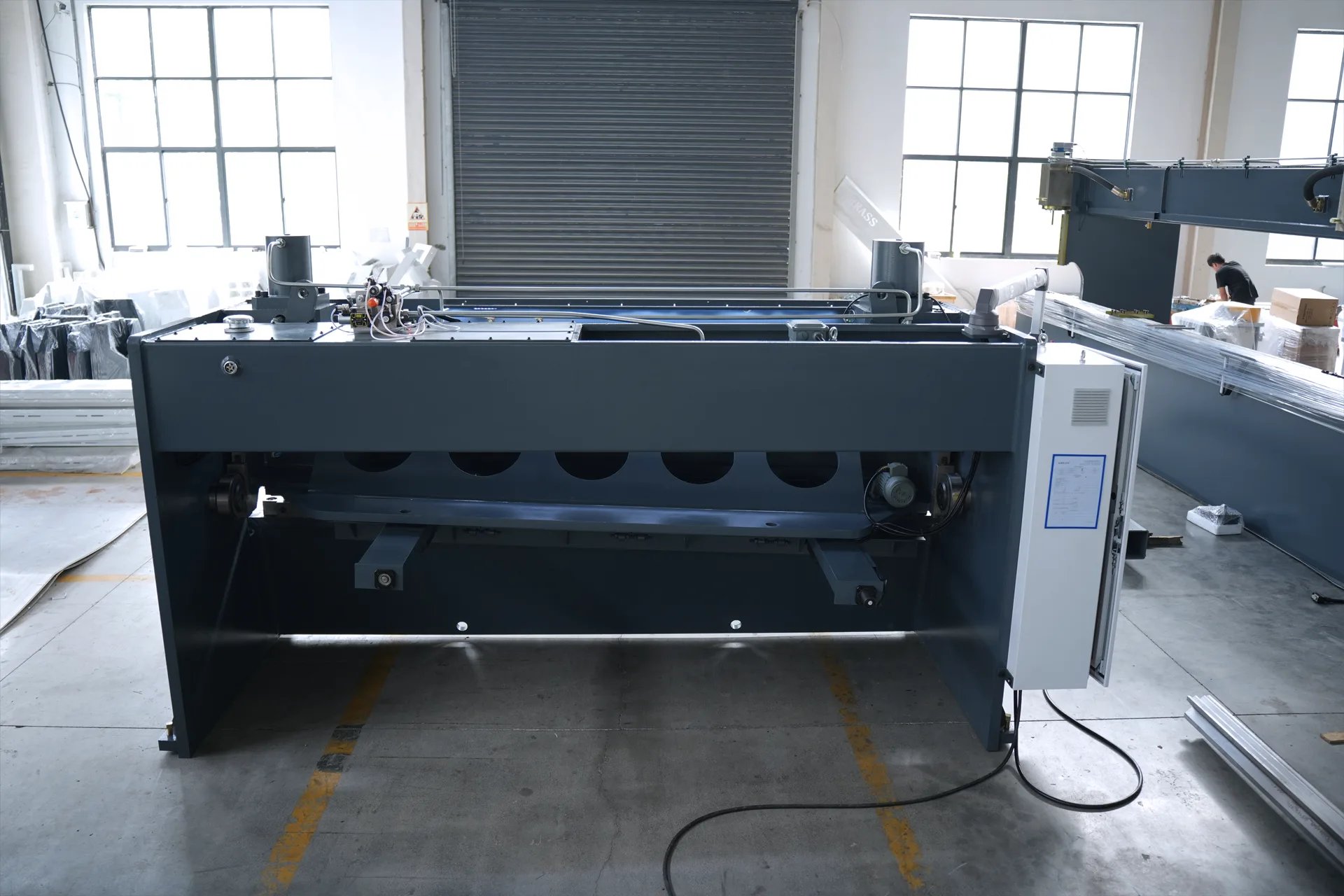 Guilhotina Hidráulica QC11K-12X3200 - Imagens 16 Parte traseira da fuselagem