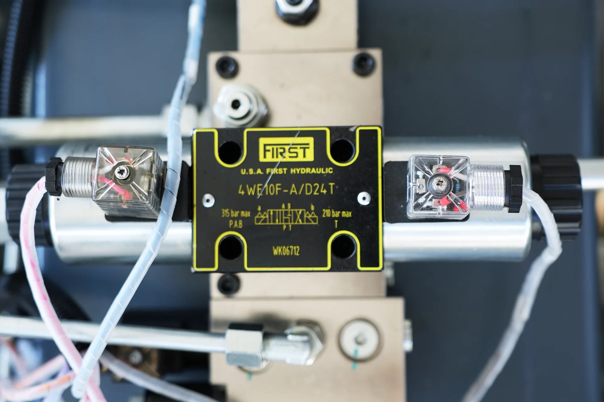 WC67K-80T2500 NC Press Brake with E21 Control,Sheet Metal Hydraulic Press Brake - first hydraulic valves