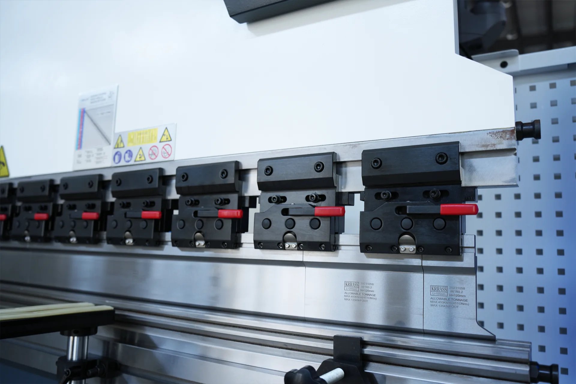 WC67K-80T2500 NC Press Brake with E21 Control,Sheet Metal Hydraulic Press Brake - manual upper tool clamping