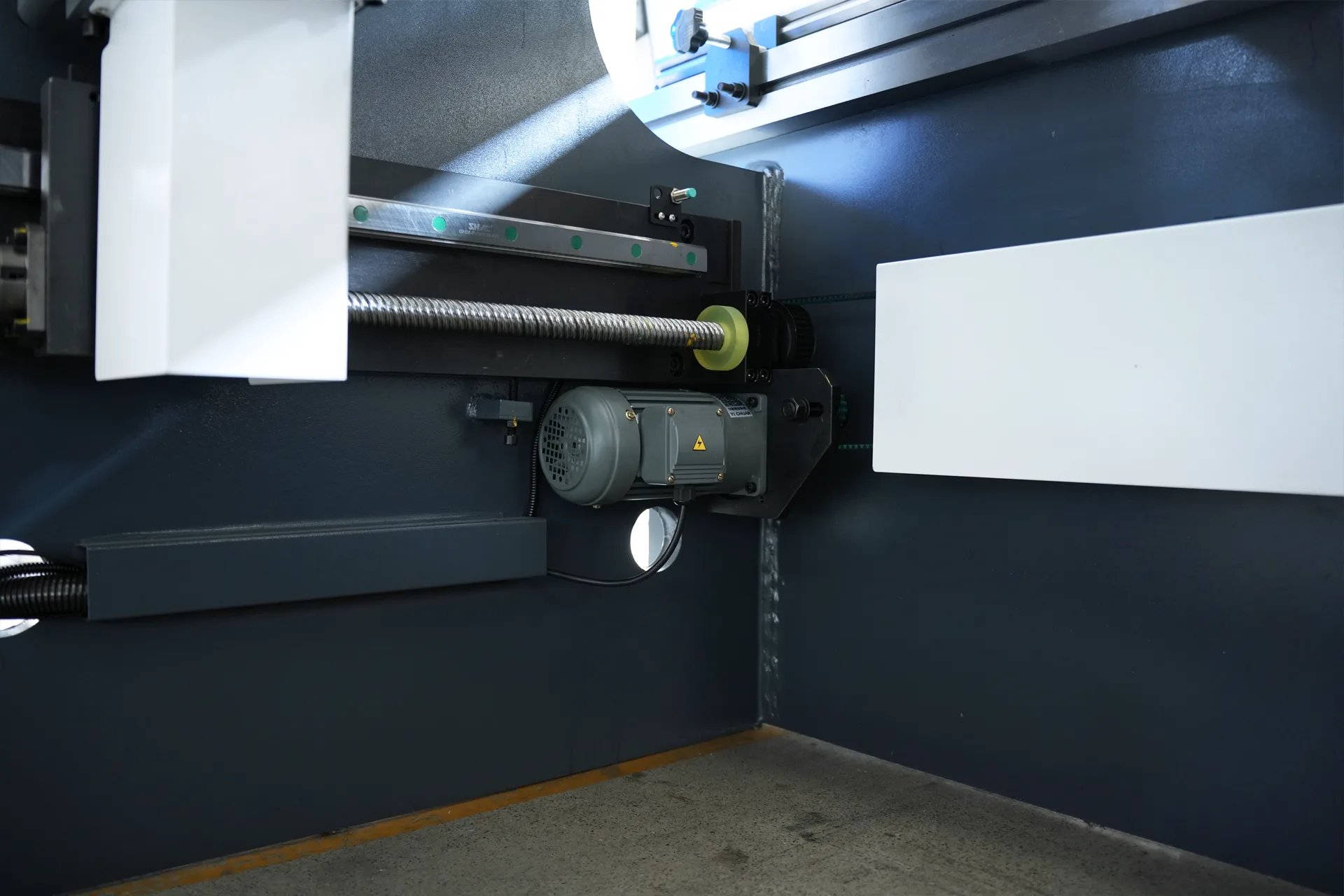 WC67K-80T2500 NC Press Brake with E21 Control,Sheet Metal Hydraulic Press Brake - x axis 200w reduction motor