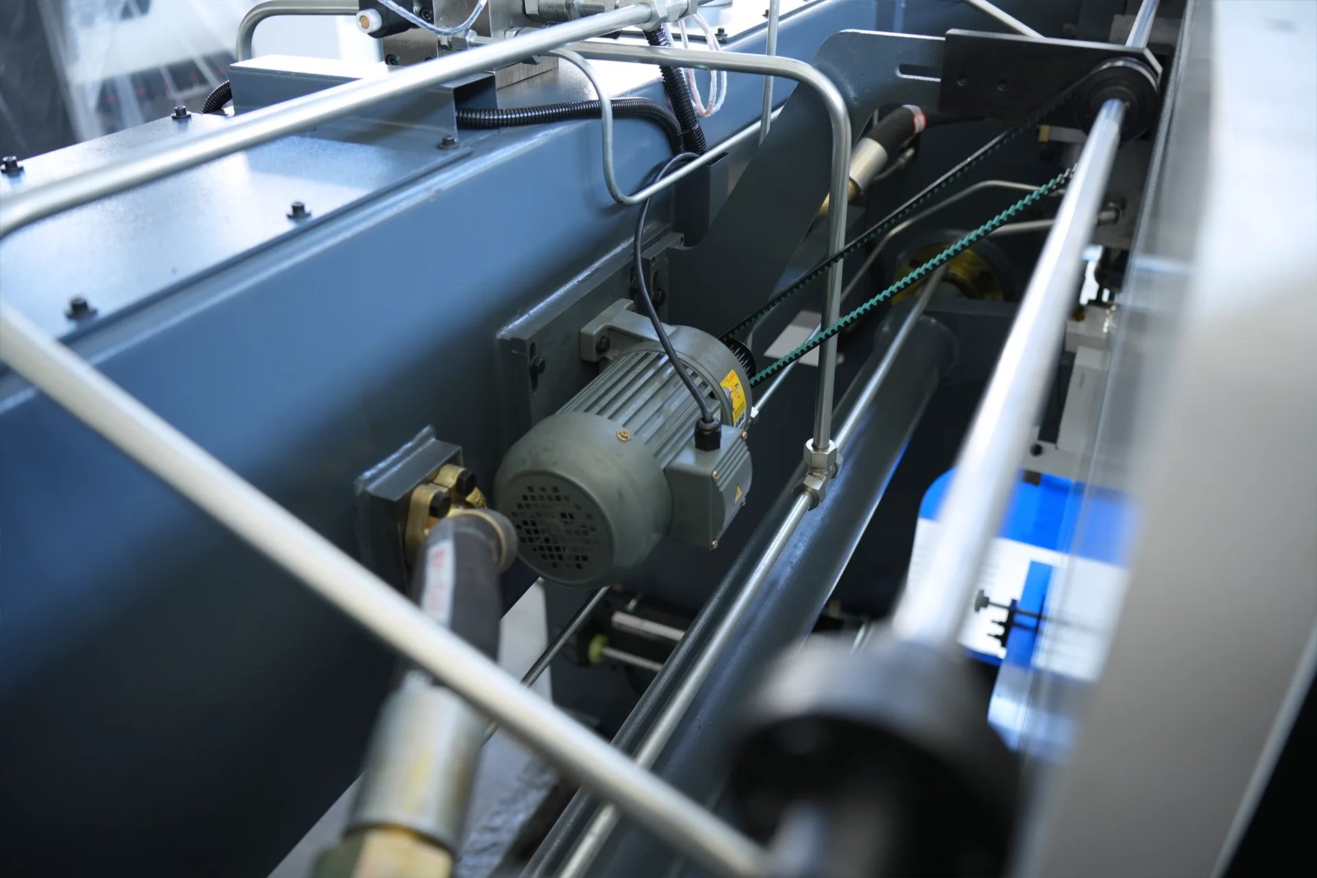 WC67K-80T2500 NC Press Brake with E21 Control,Sheet Metal Hydraulic Press Brake - y axis 400w reduction motor