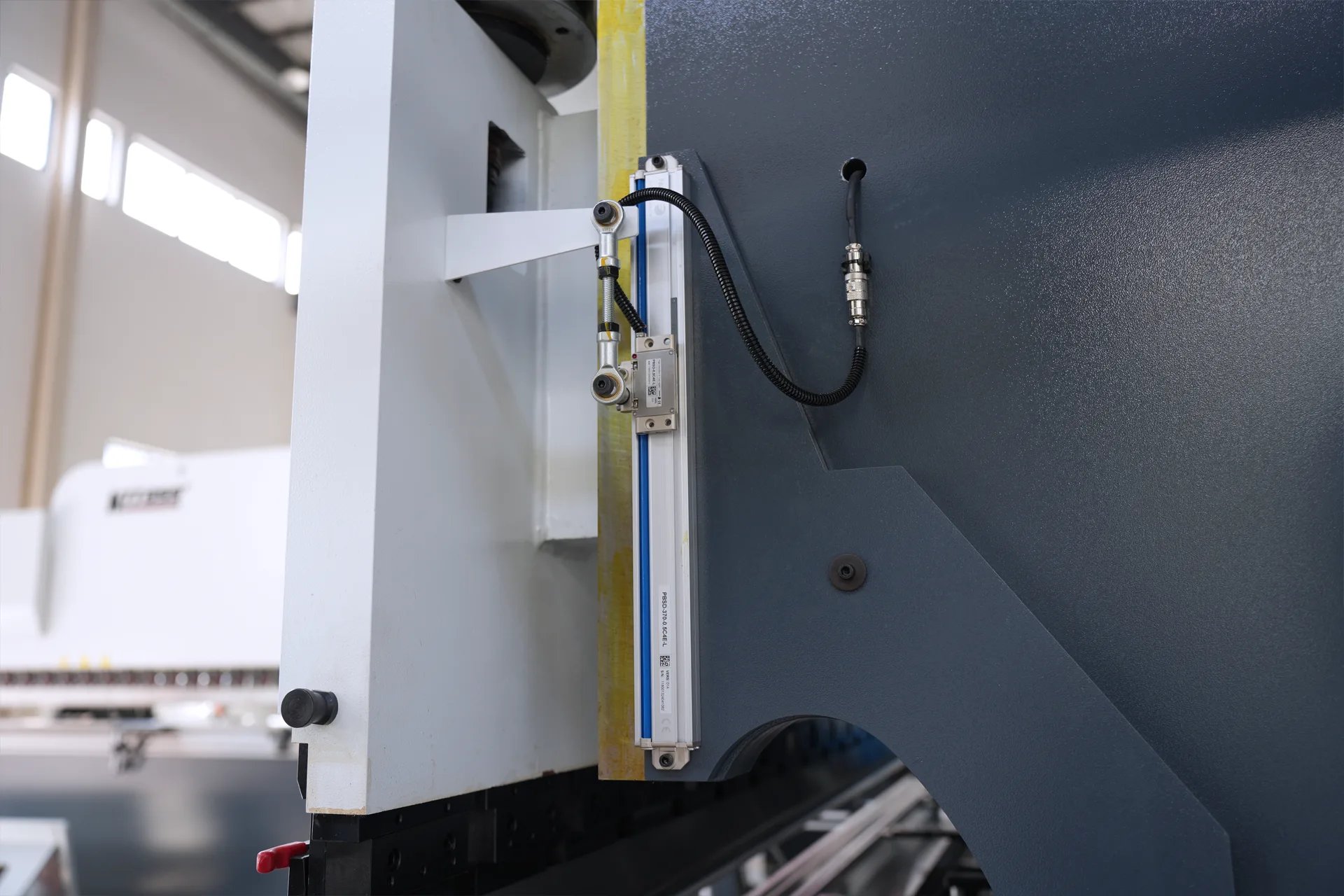 320Ton Press Brake Machine for Sale, MB8-320T4000 DA53T 4+1 Sheet Metal Press Brake price - Pictures 8 Линейка для решетки Fagor