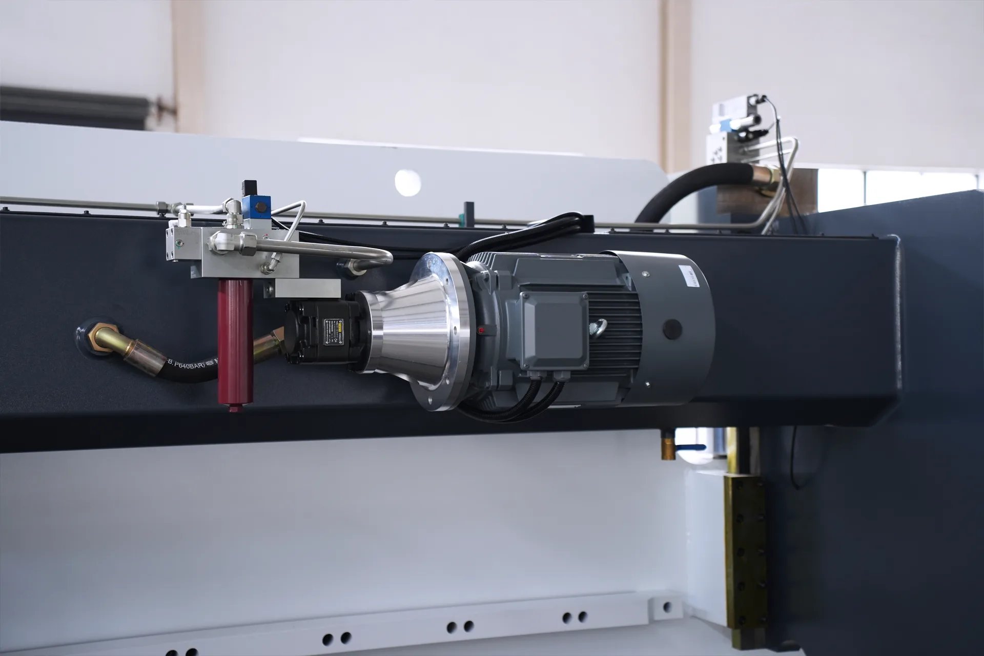 320Ton Press Brake Machine for Sale, MB8-320T4000 DA53T 4+1 Sheet Metal Press Brake price - Pictures 11 Немецкий главный двигатель Siemens