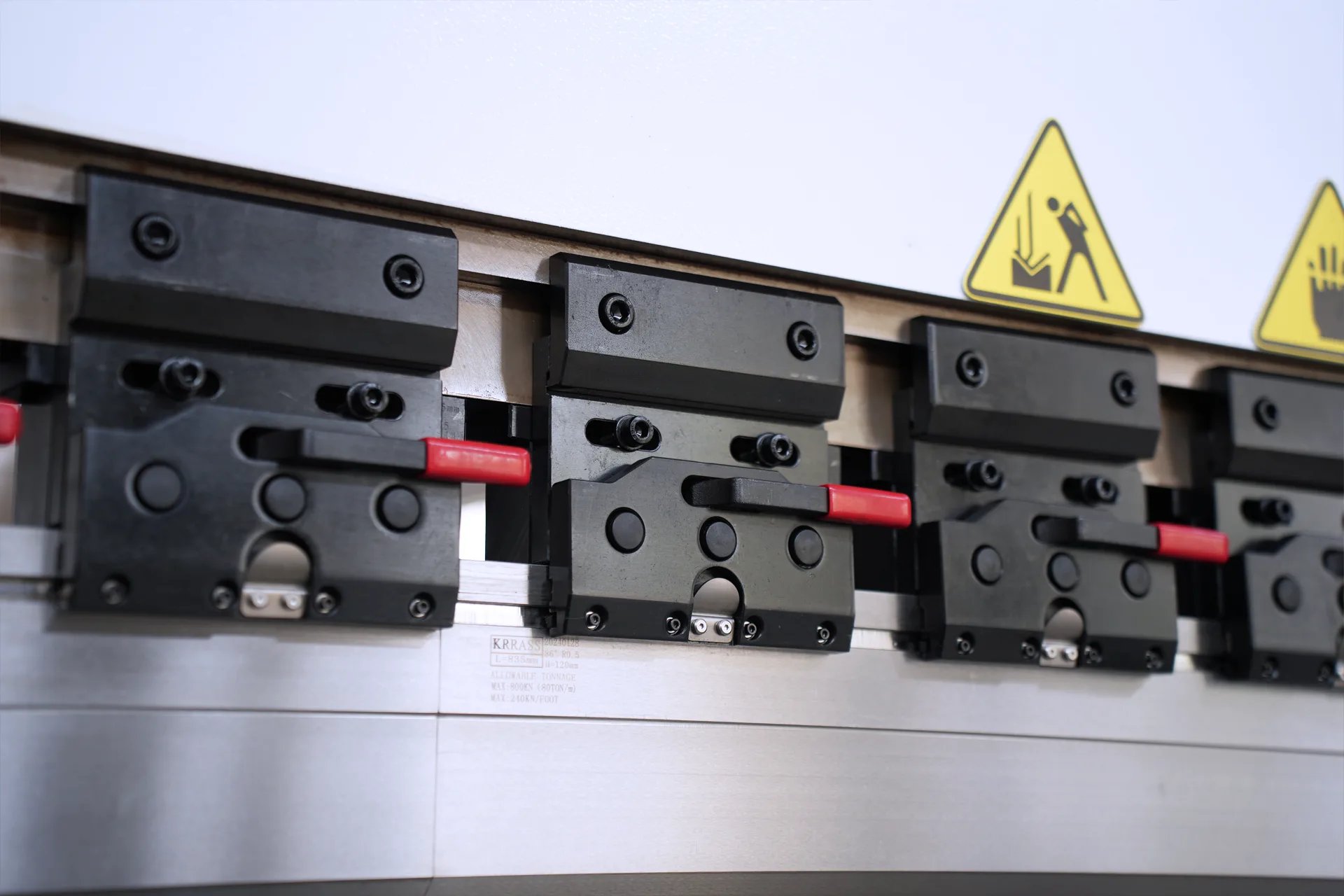 320Ton Press Brake Machine for Sale, MB8-320T4000 DA53T 4+1 Sheet Metal Press Brake price - Pictures 15 Высокоточное устройство быстрой смены пресс-форм