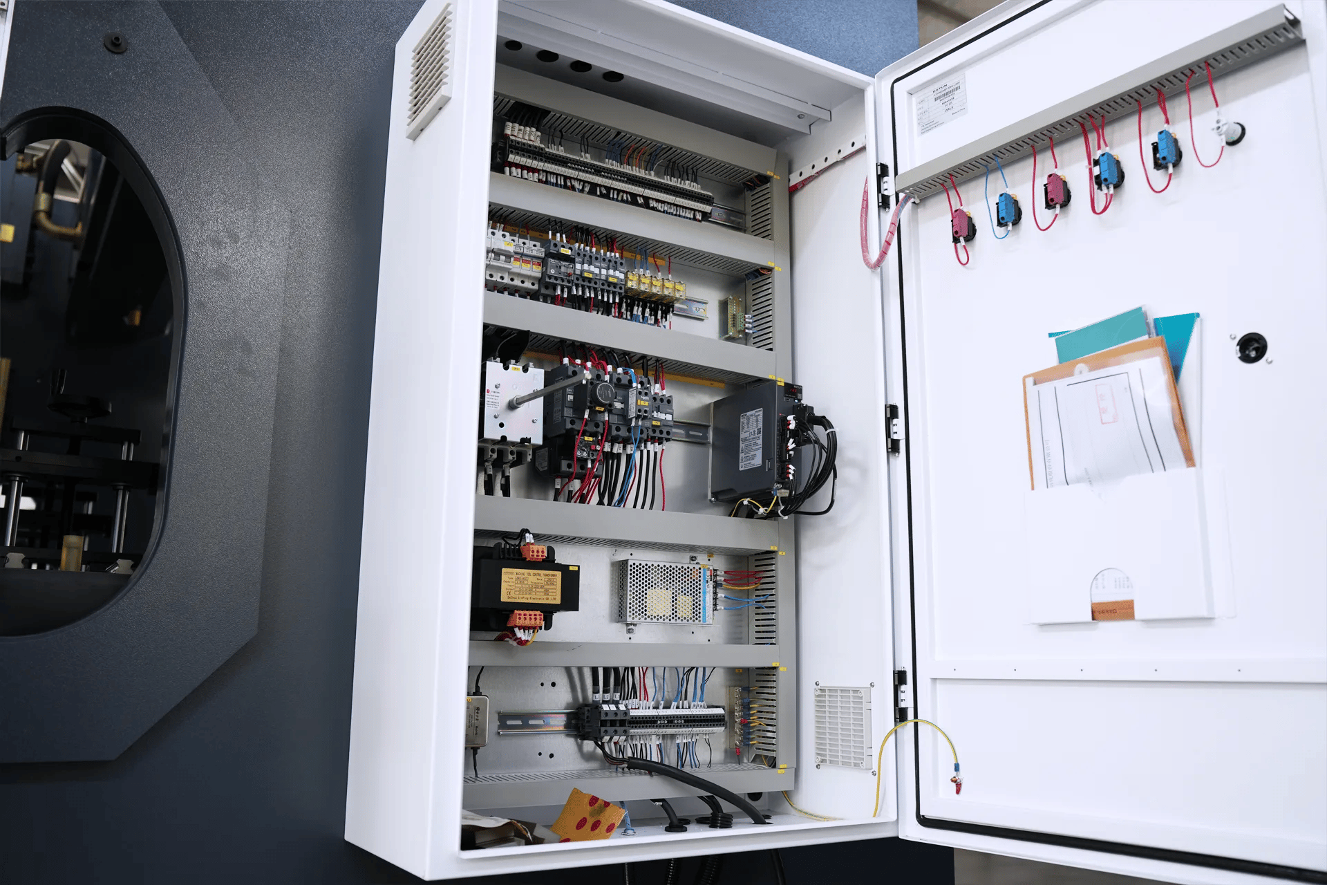 320Ton Press Brake Machine for Sale, MB8-320T4000 DA53T 4+1 Sheet Metal Press Brake price - Pictures 9 Schneider Electric