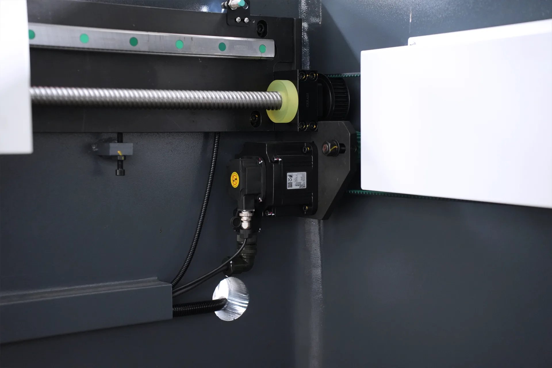 320Ton Press Brake Machine for Sale, MB8-320T4000 DA53T 4+1 Sheet Metal Press Brake price - Pictures 10 Сервомотор по оси X