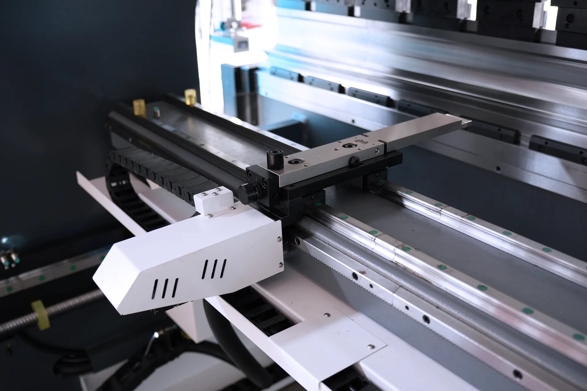 Preço da prensa dobradeira DELEM DA66T, PBS-110T2500 DA66T 6+1 eixos - batente traseiro
