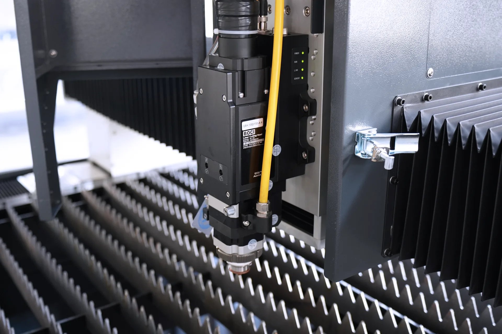 3000W Fiber Laser Cutting Machine, 3KW Fiber Laser Cutting Machine for Metal - bochu blt310 smart cutting heads 1