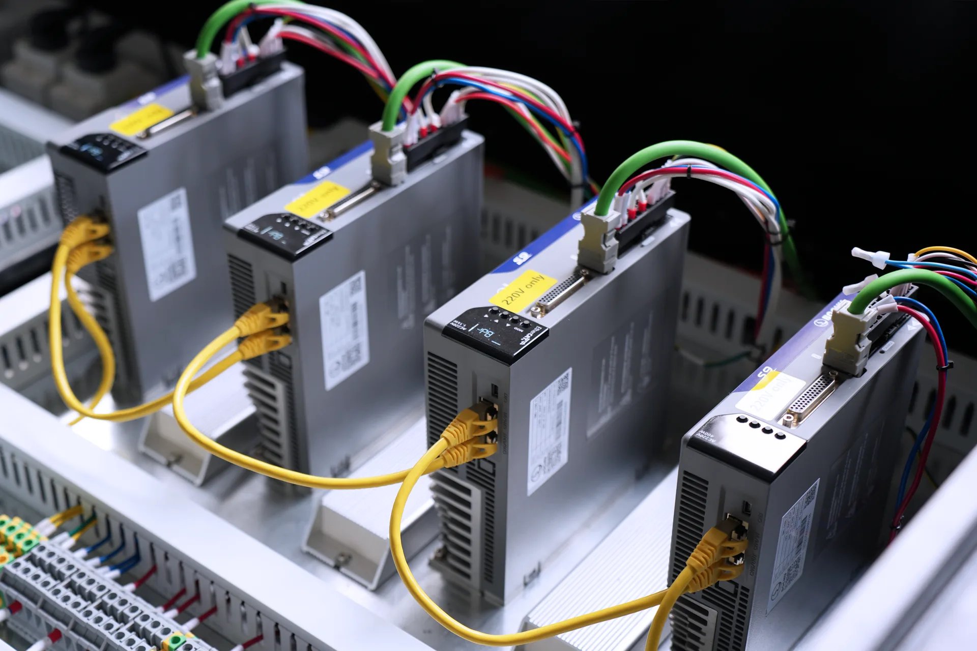 3000W Fiber Laser Cutting Machine, 3KW Fiber Laser Cutting Machine for Metal - high speed servo motor and drive 1