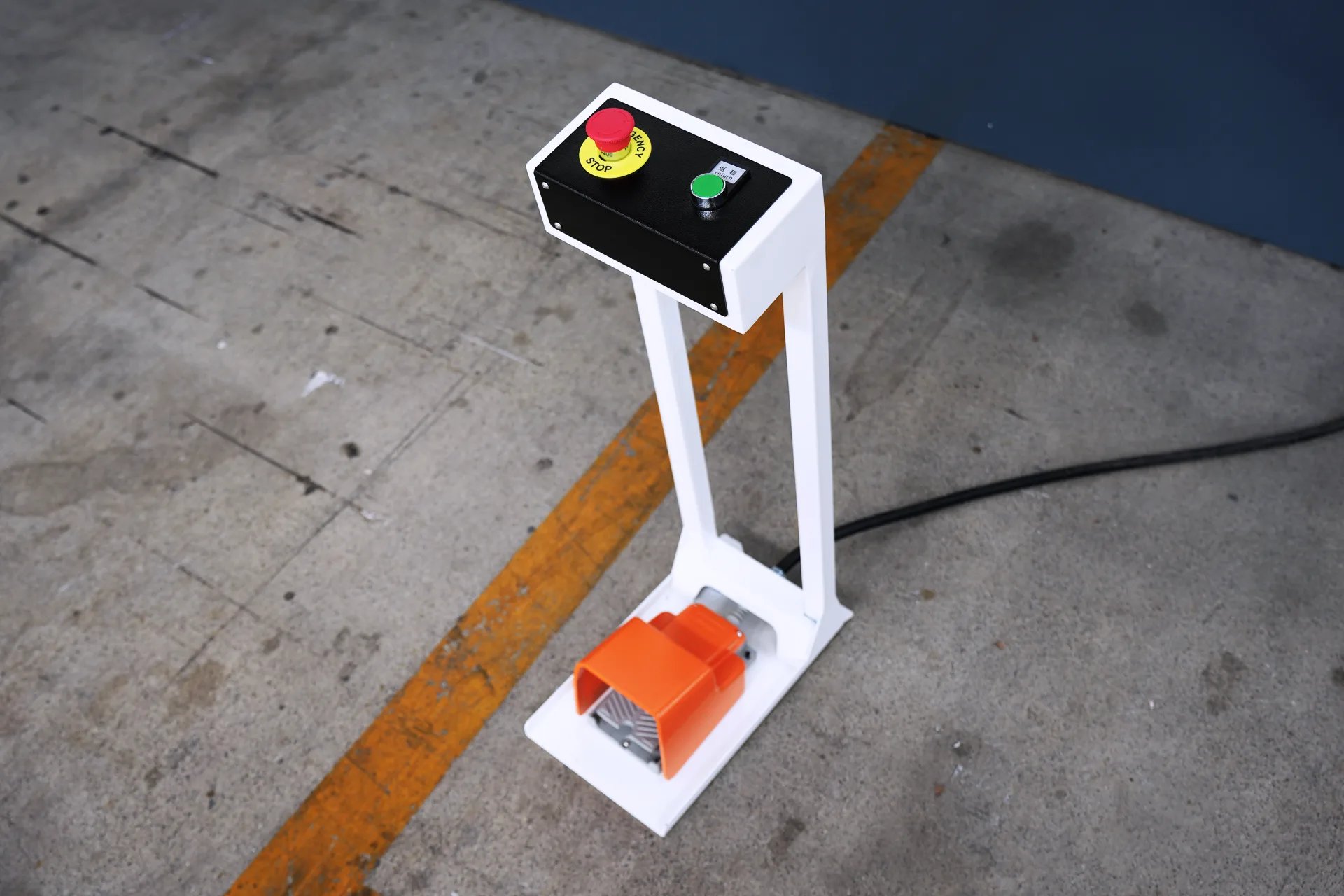 Prensa dobradeira híbrida de 250 toneladas à venda, PBE-250T4000 DA53T 4+1 - Interruptor de pé Kacon 2 da Coreia do Sul