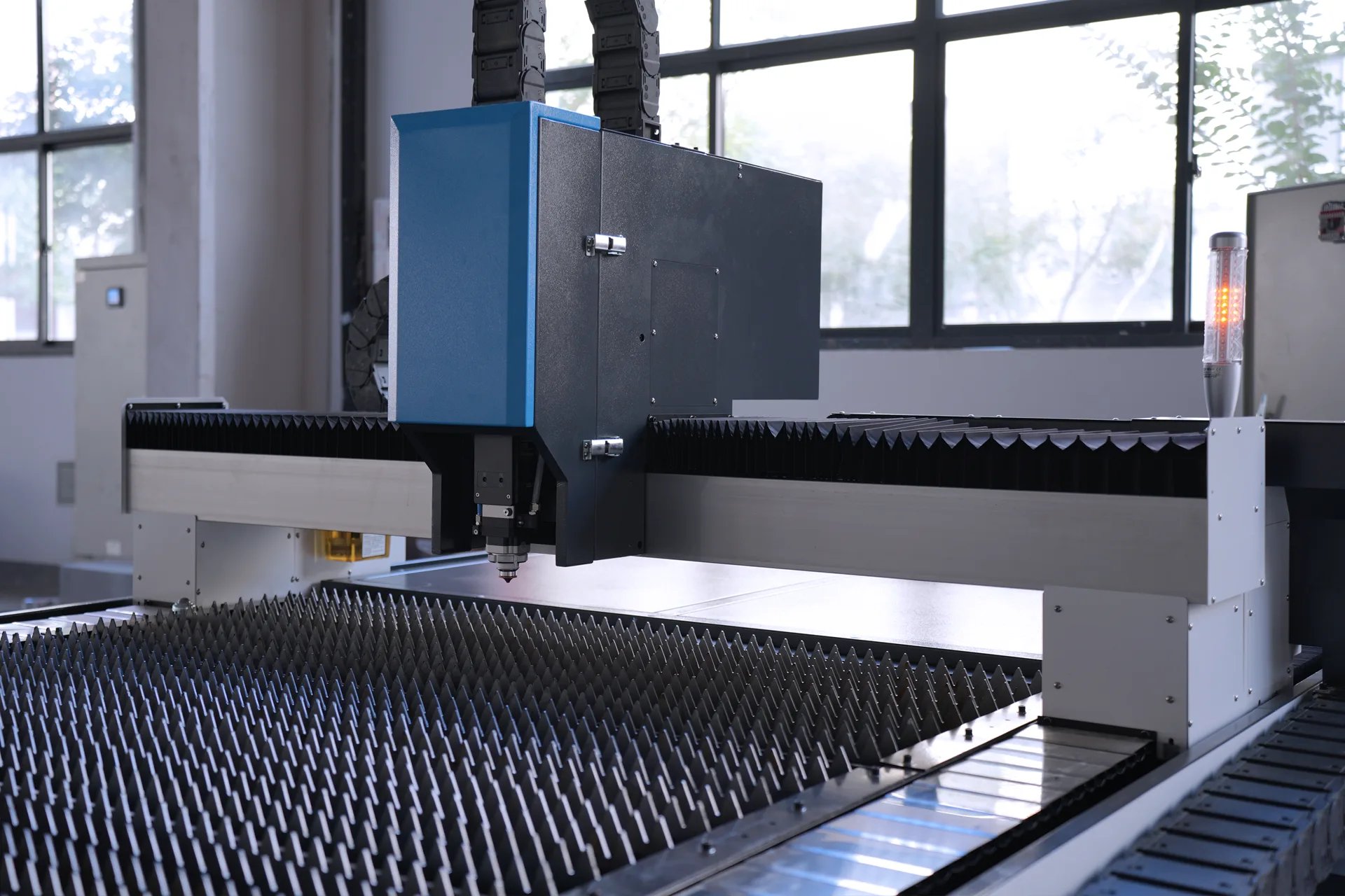 1.5KW Fiber Laser Cutting Machine, 1500W Sheet Metal Laser Cutting Machine Price - Pictures 12 Балка из авиационного алюминиевого сплава пятого поколения