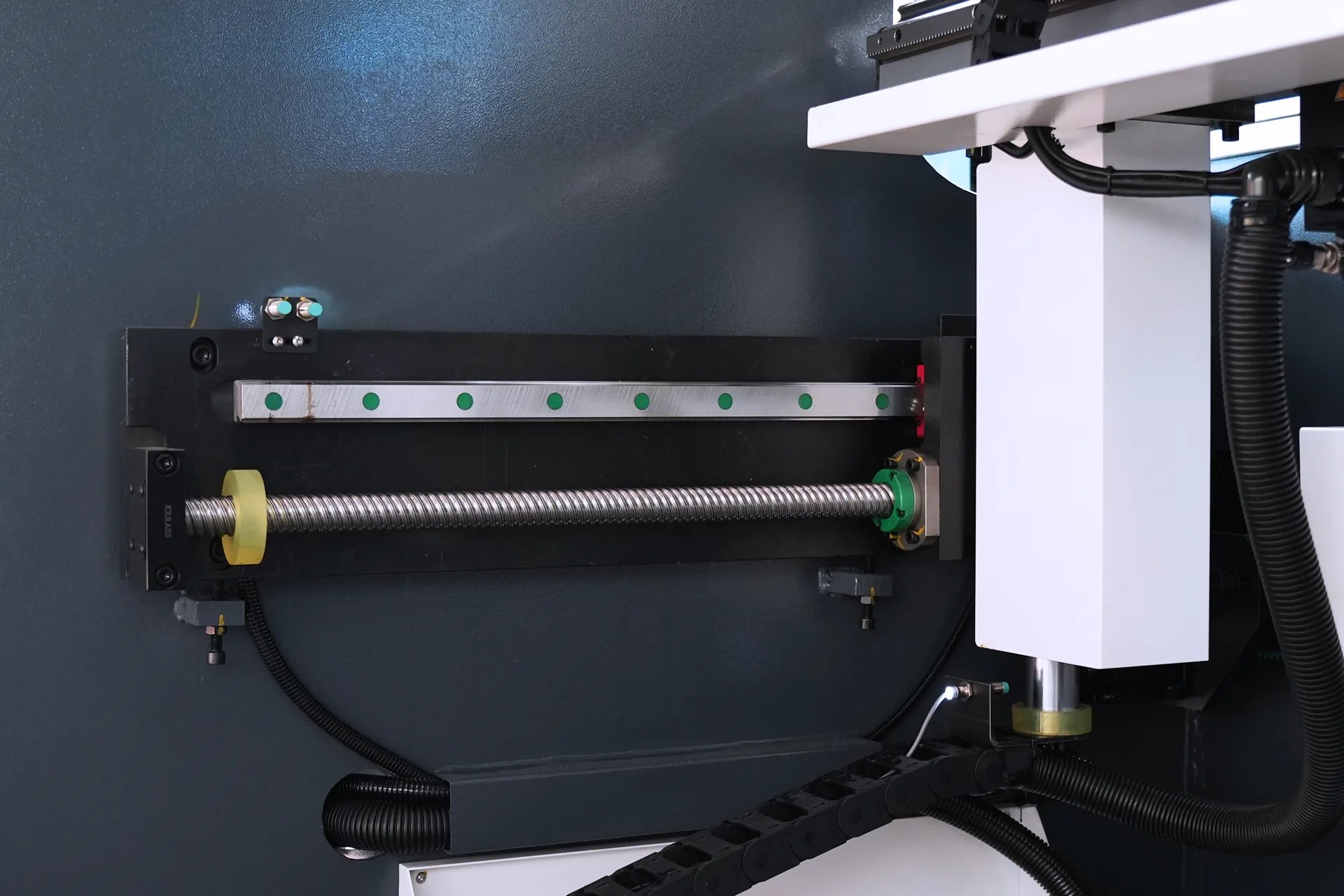 Preço da Prensa Dobradeira DELEM DA66T, PBS-110T2500 DA66T 6+1 Eixos - guia linear de fuso de esferas no eixo X