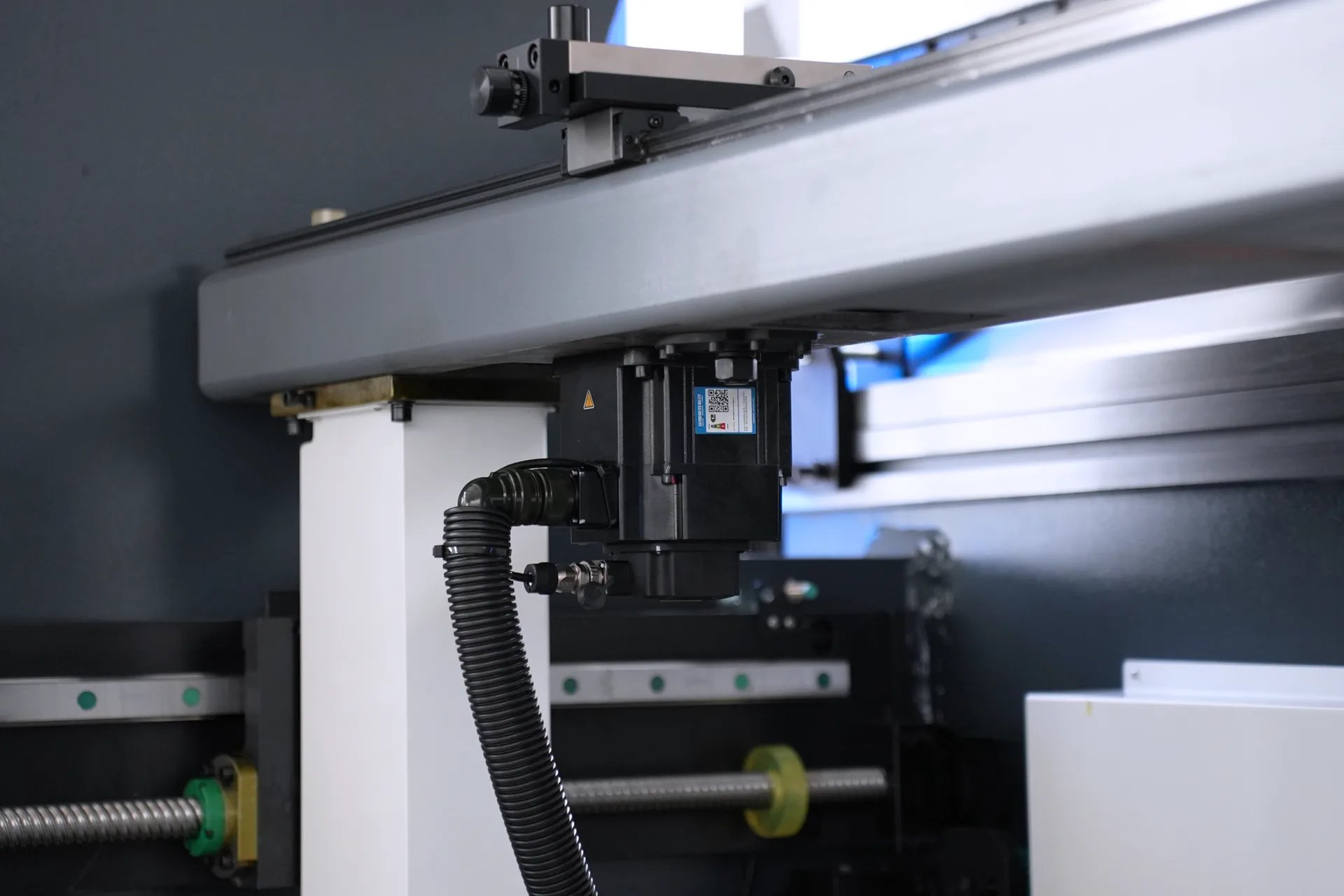 Prensa dobradeira híbrida de 250 toneladas à venda, PBE-250T4000 DA53T 4+1 - servomotor do eixo Y