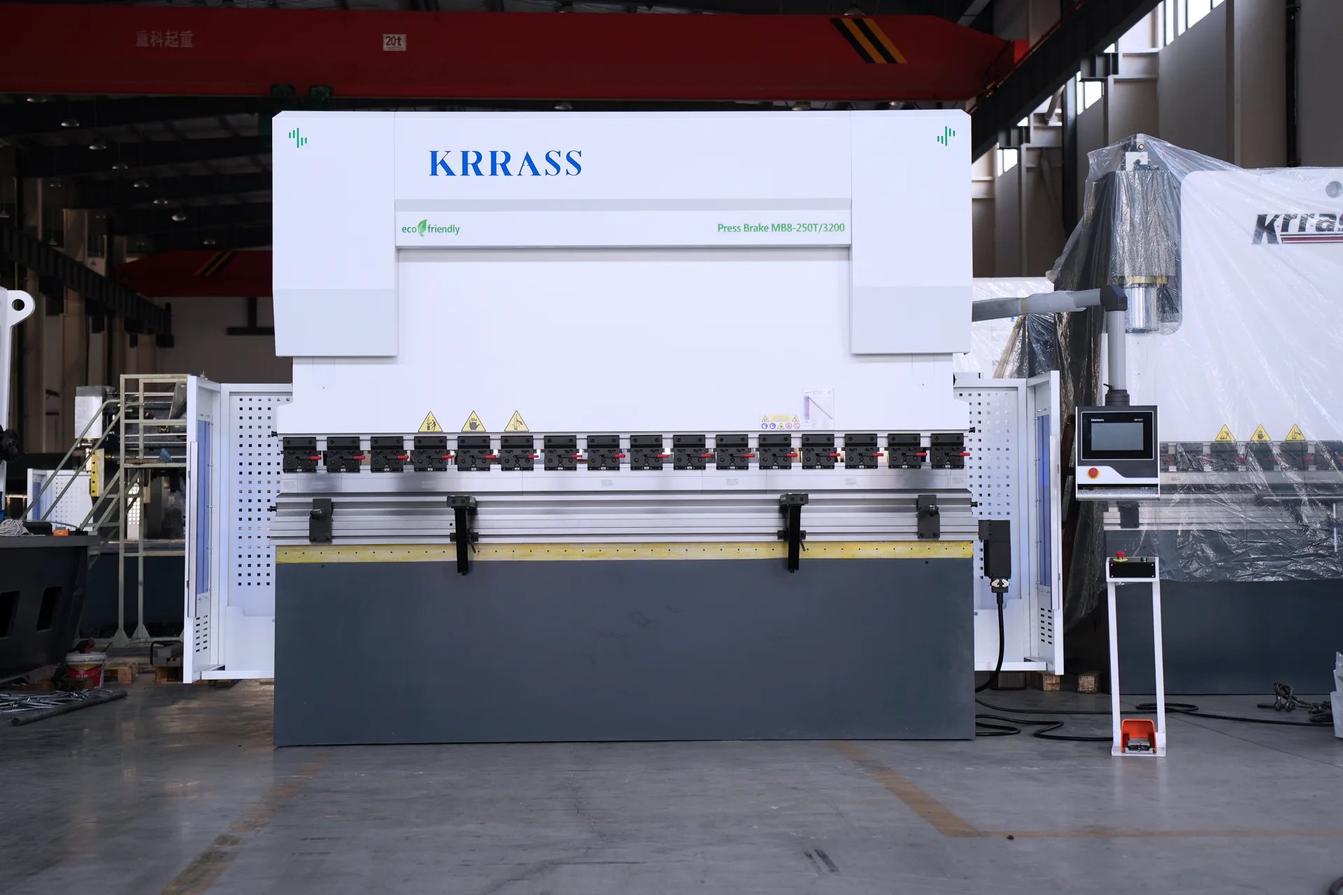 Máquina de Dobrar Chapas Metálicas MB8-250T3200 com 4+1 Eixos, Máquina de Dobrar Aço de 3 metros (10 pés) - Máquina de dobrar para serviço pesado de 250 toneladas