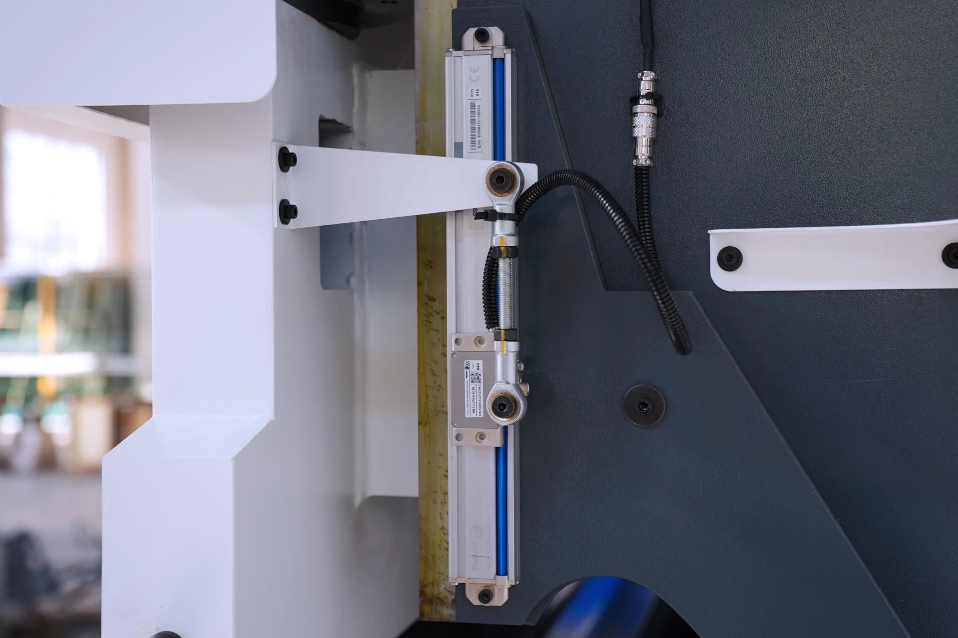 Máquina de Dobrar Chapas Metálicas MB8-250T3200 com 4+1 Eixos, Preço da Máquina de Dobrar Aço de 3 metros - régua de grade fagor 2