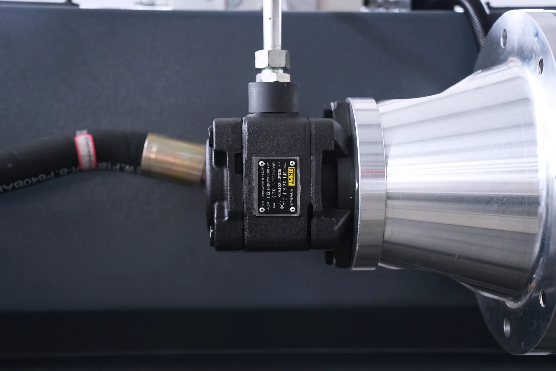 Prensa plegadora serie WC67K con control E21, prensa plegadora NC WC67K-200T3200: la primera bomba de aceite hidráulica