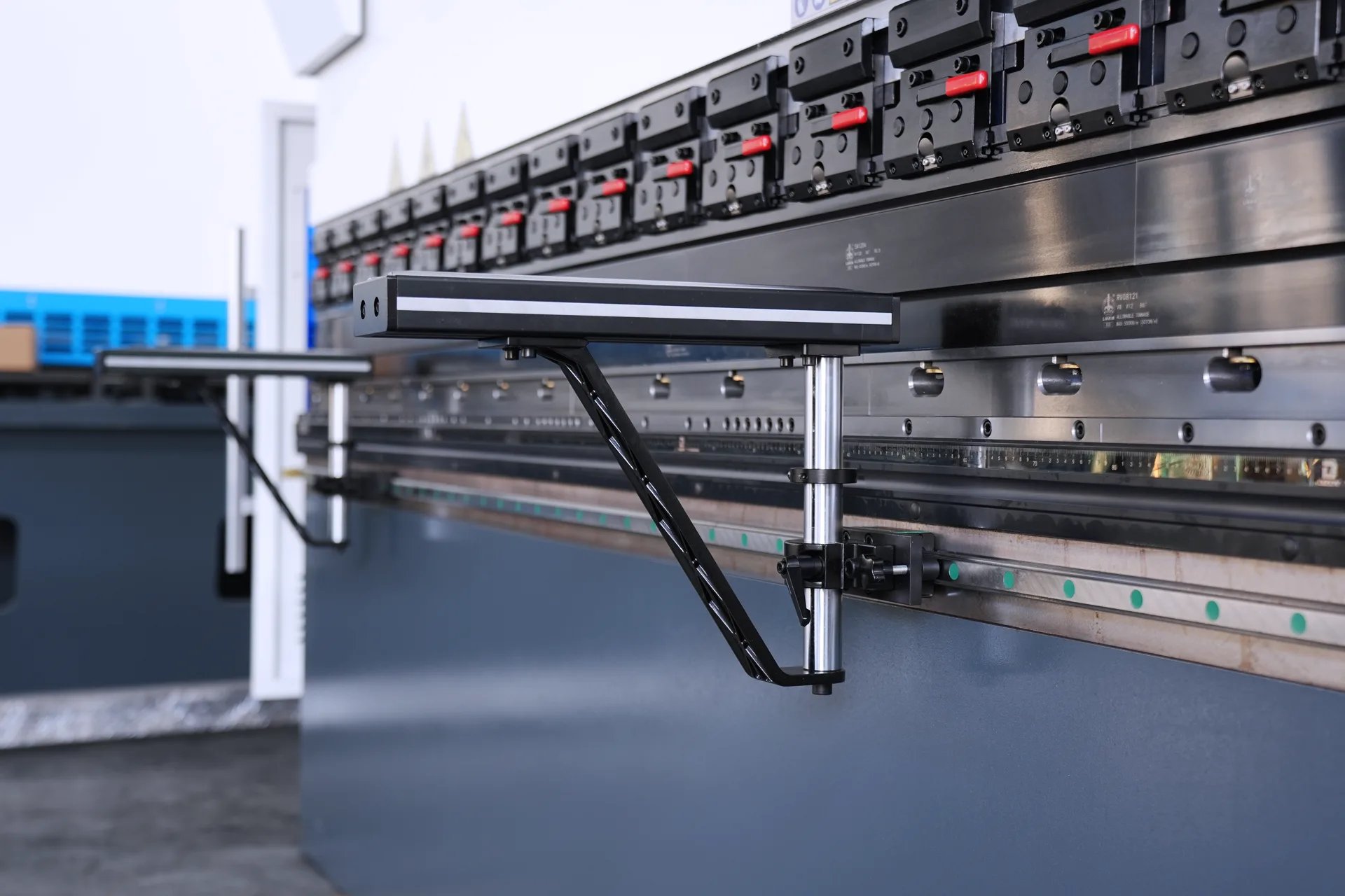 Прямая закупка у производителя гибочных станков, гибочный станок MB8-110T3200 DA53Tx с 4+1 осями в продаже - передняя опора для материала 1