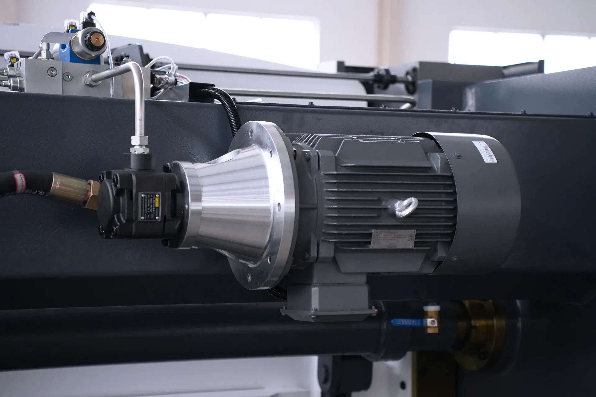 Prensa plegadora serie WC67K con control E21, prensa plegadora NC WC67K-200T3200 - motor principal alemán Siemens 1