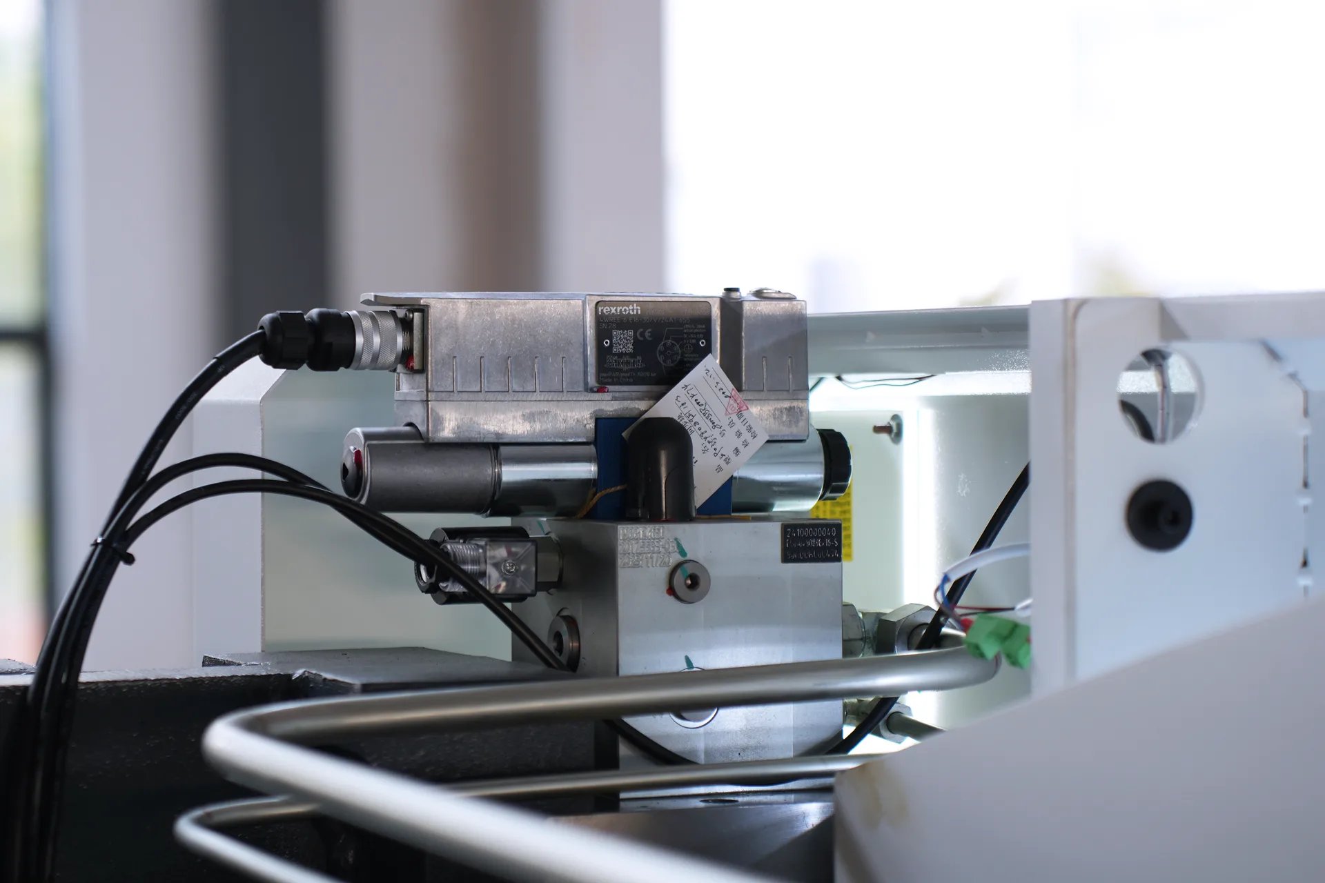 Прямая закупка у производителя гибочных станков, гибочный станок MB8-110T3200 DA53Tx с 4+1 осями в продаже - пропорциональный клапан Rexroth 1