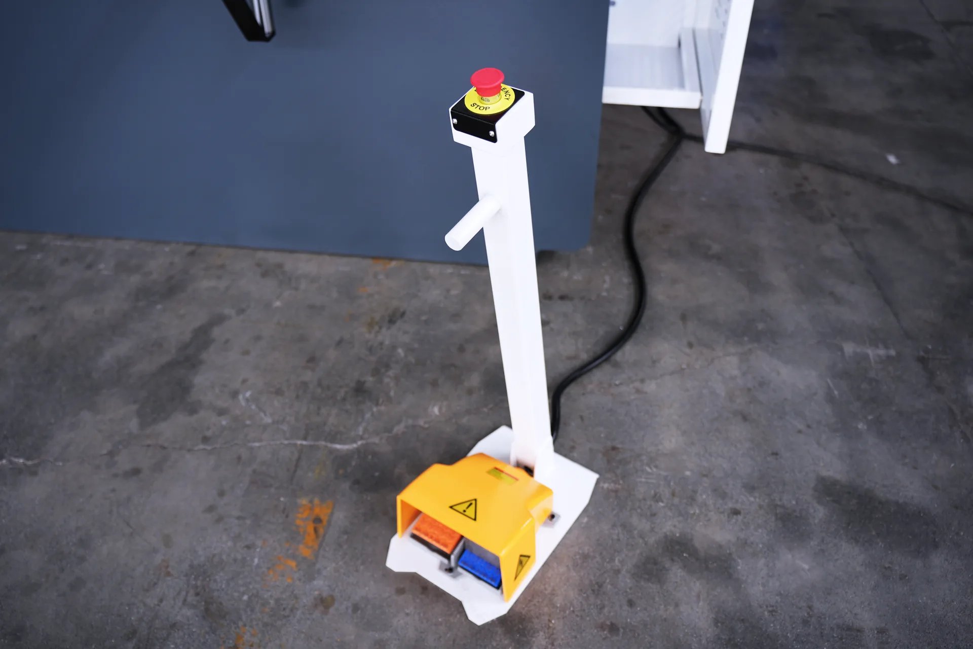 Prensa plegadora serie WC67K con control E21, prensa plegadora NC WC67K-200T3200 - Corea del Sur, interruptor de pedal Kacon 1