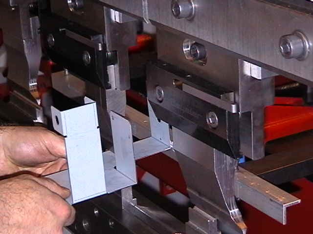 Dobladora hidráulica CNC: Cómo usarla correctamente - ¿Qué es la dobladora CNC?