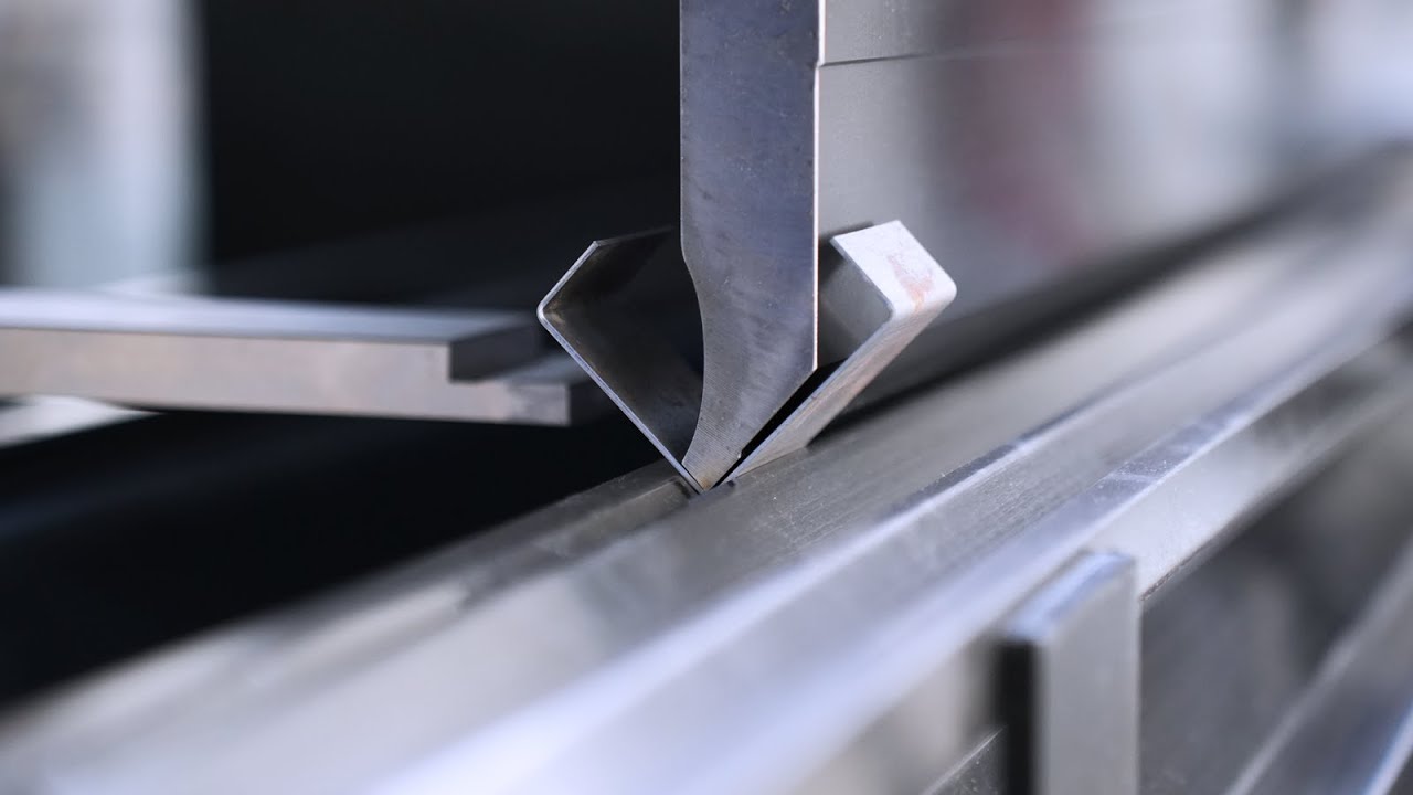 An analysis of 2025's Top Press Brake Bending Machine - Pictures 2 Un análisis de la mejor máquina dobladora de prensa plegadora de 2025: máquina dobladora de servicio pesado de 250 toneladas