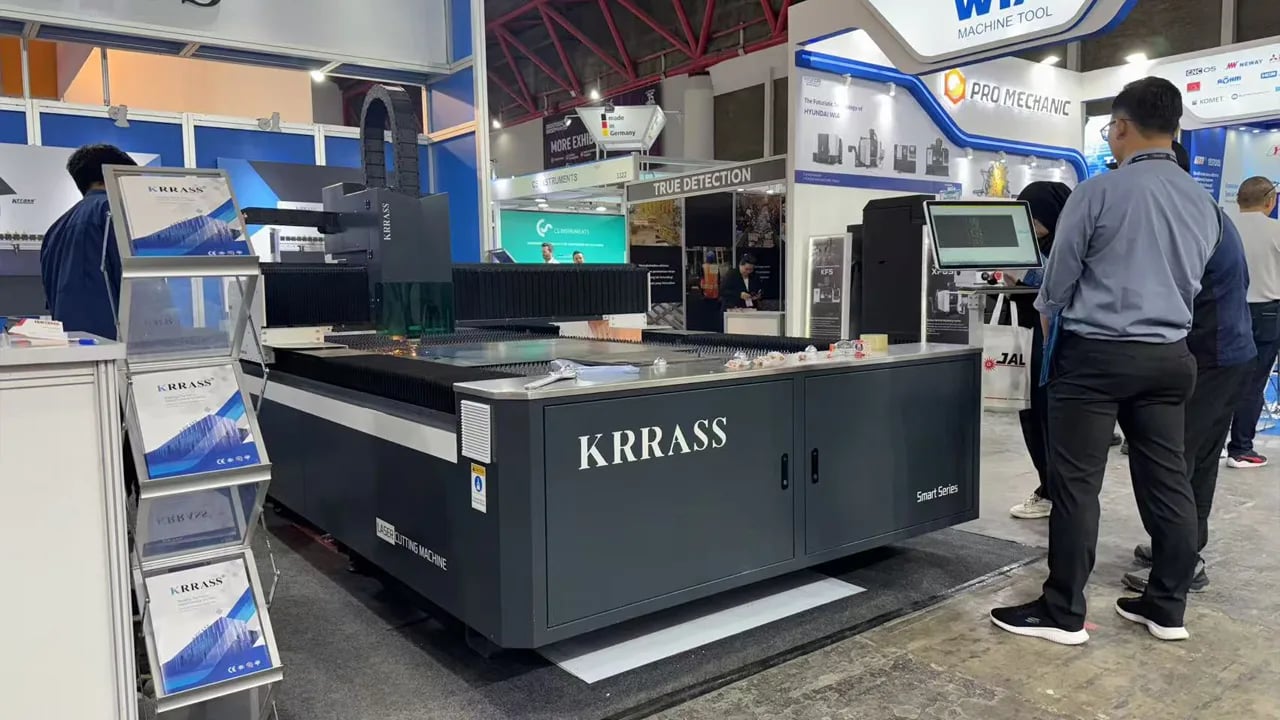 ماكينة قطع الألياف الليزرية الذكية RAS-3015 بقوة 3000 واط