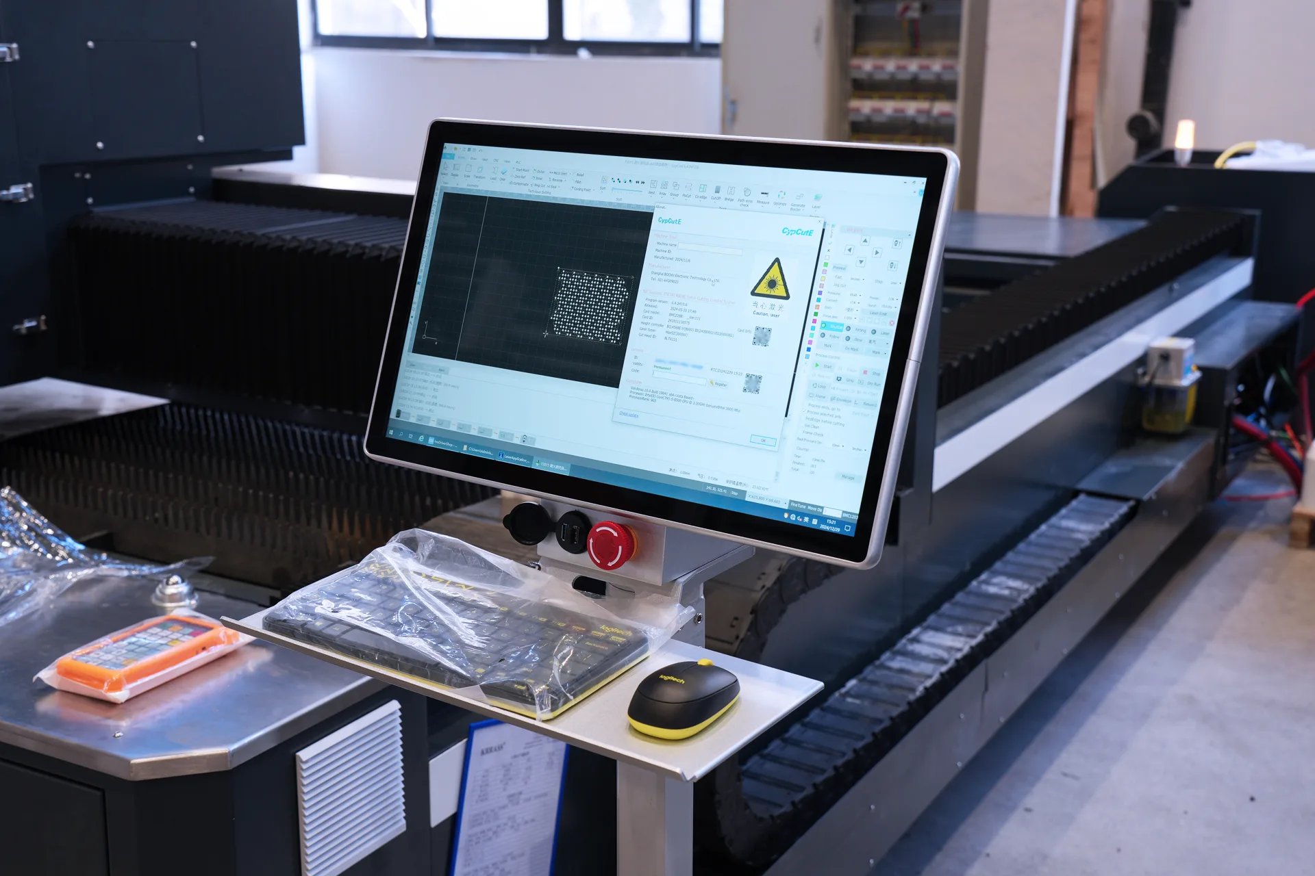 Preço da máquina de corte a laser para metal de 6 kW, preço da máquina de corte a laser para metal em 2025 - Imagens 8 Sistema de Controle de Barramento FSCUT4000E