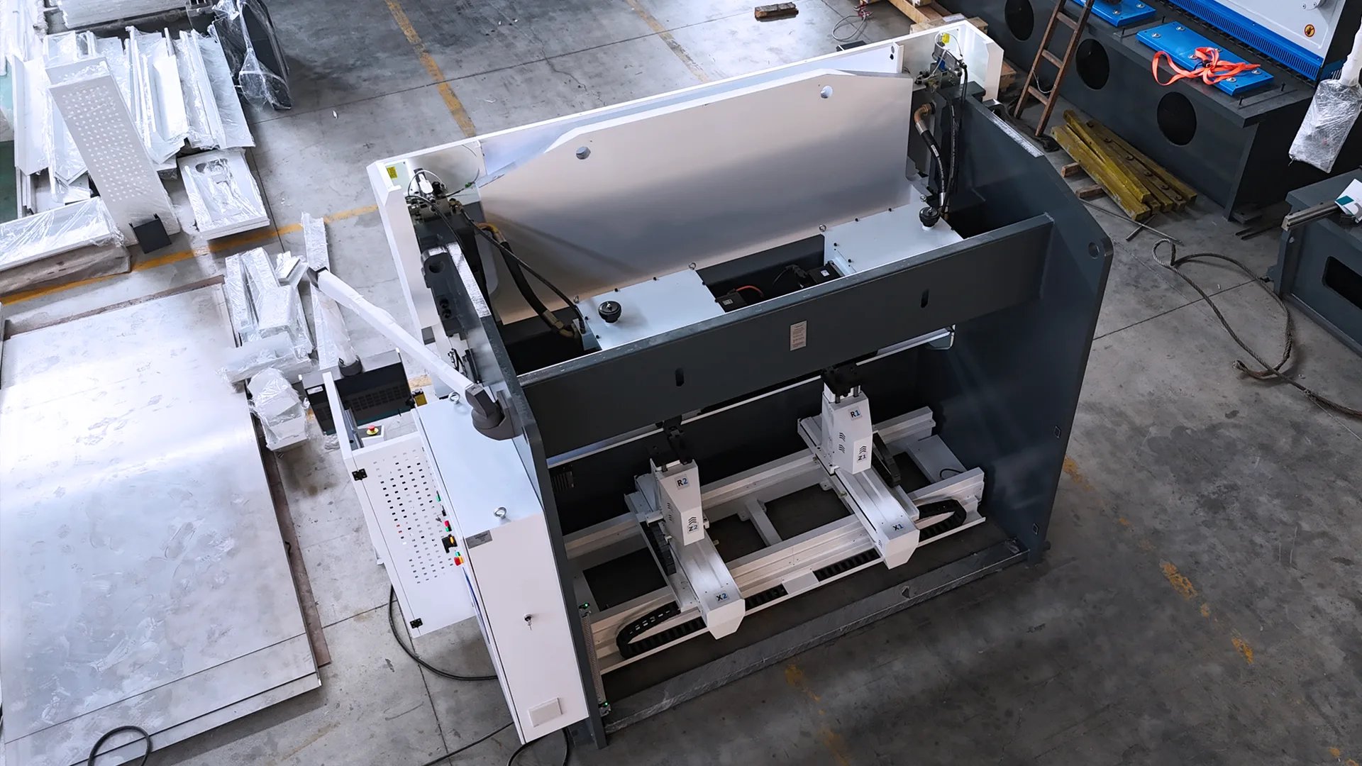 Гибридный листогибочный пресс PBE-135T3200