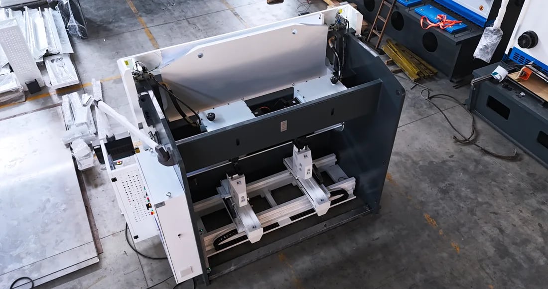 Гибридный листогибочный пресс PBE-135T3200 с ручным приводом