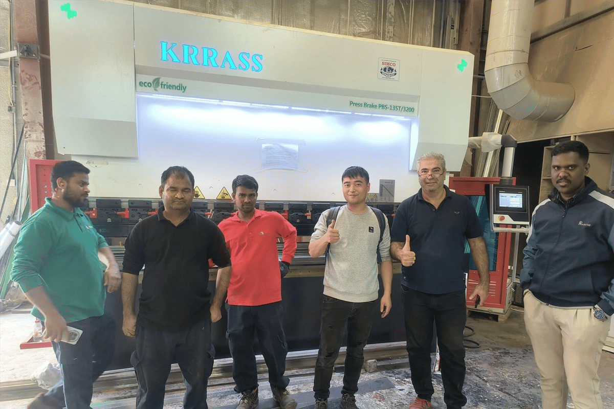 Apresentação para clientes - prensa dobradeira Emirados Árabes Unidos