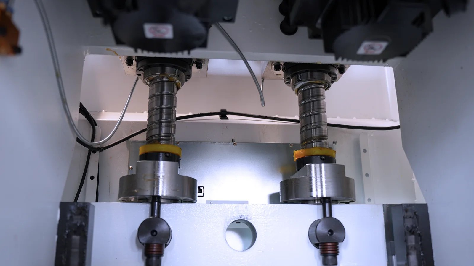 La prensa plegadora servoeléctrica de la serie EPP