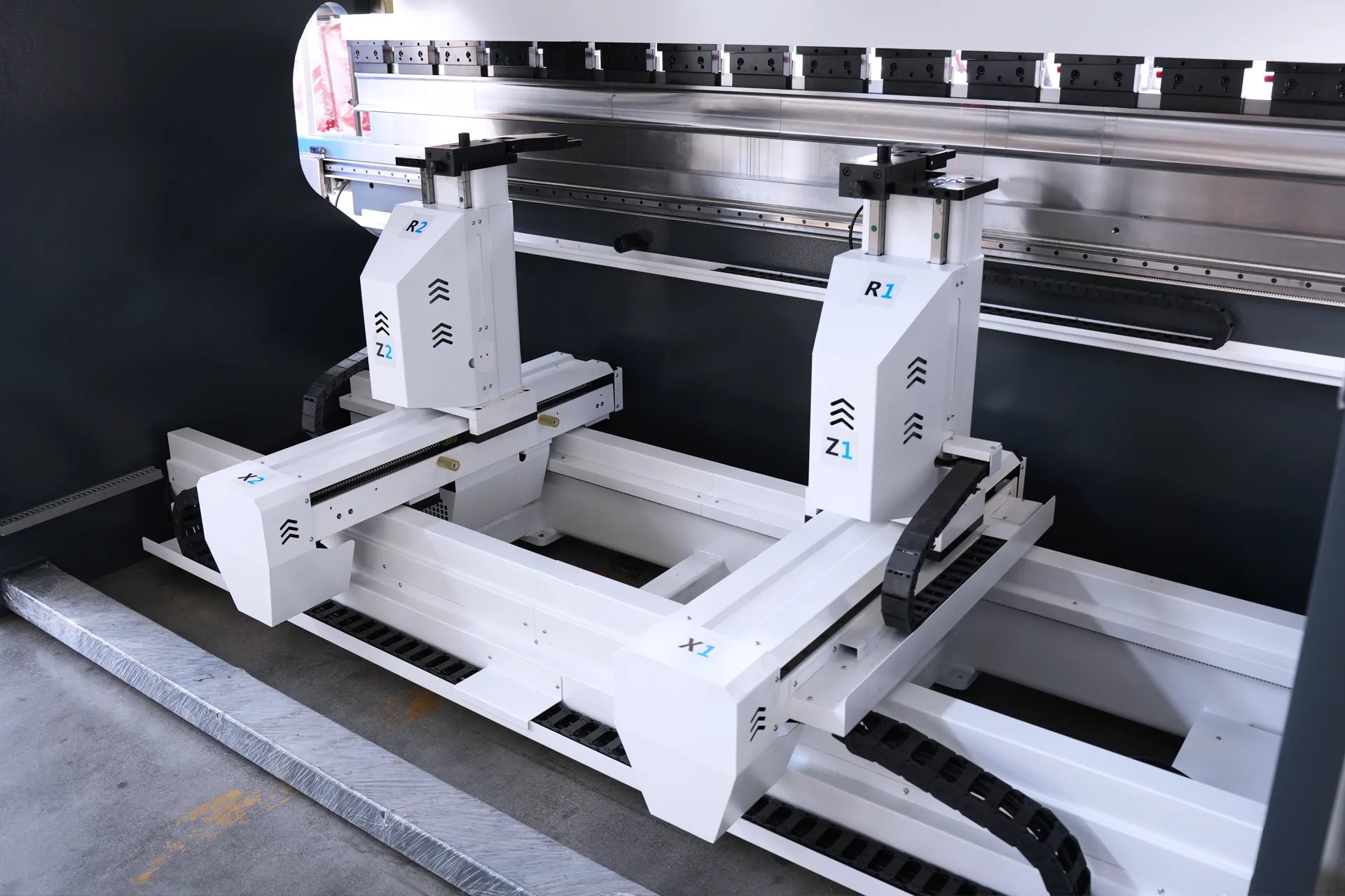 135Ton Hybrid Press Brake for Sale, PBE-135T3200 DA69T 8+1 Hybrid Press Brake Machine - Pictures 4 135Ton Hybrid Press Brake for Sale, PBE-135T3200 DA69T 8+1 Hybrid Press Brake Machine - Image 4