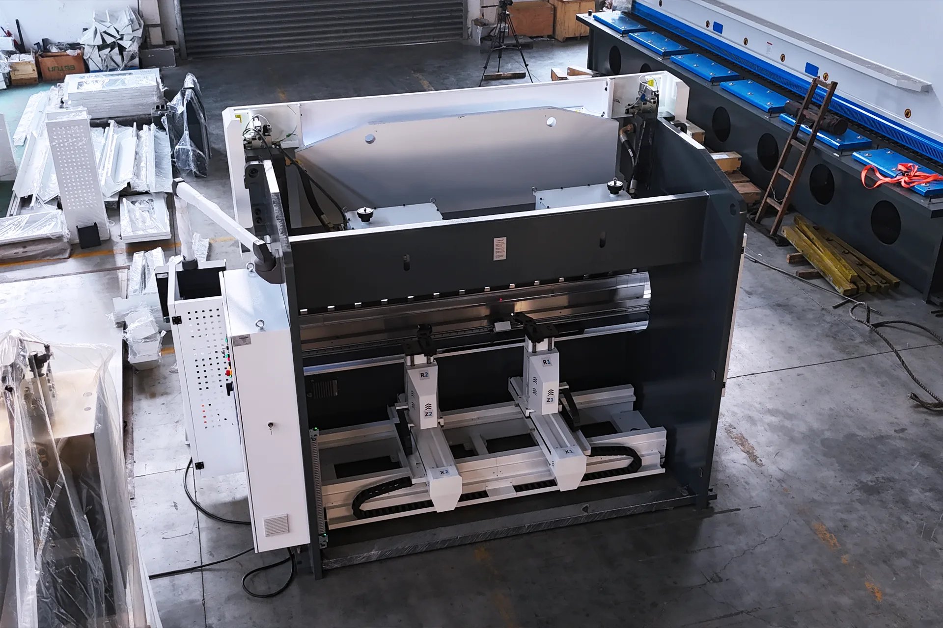 135Ton Hybrid Press Brake for Sale, PBE-135T3200 DA69T 8+1 Hybrid Press Brake Machine - Pictures 17 135Ton Hybrid Press Brake for Sale, PBE-135T3200 DA69T 8+1 Hybrid Press Brake Machine - back of the fuselage