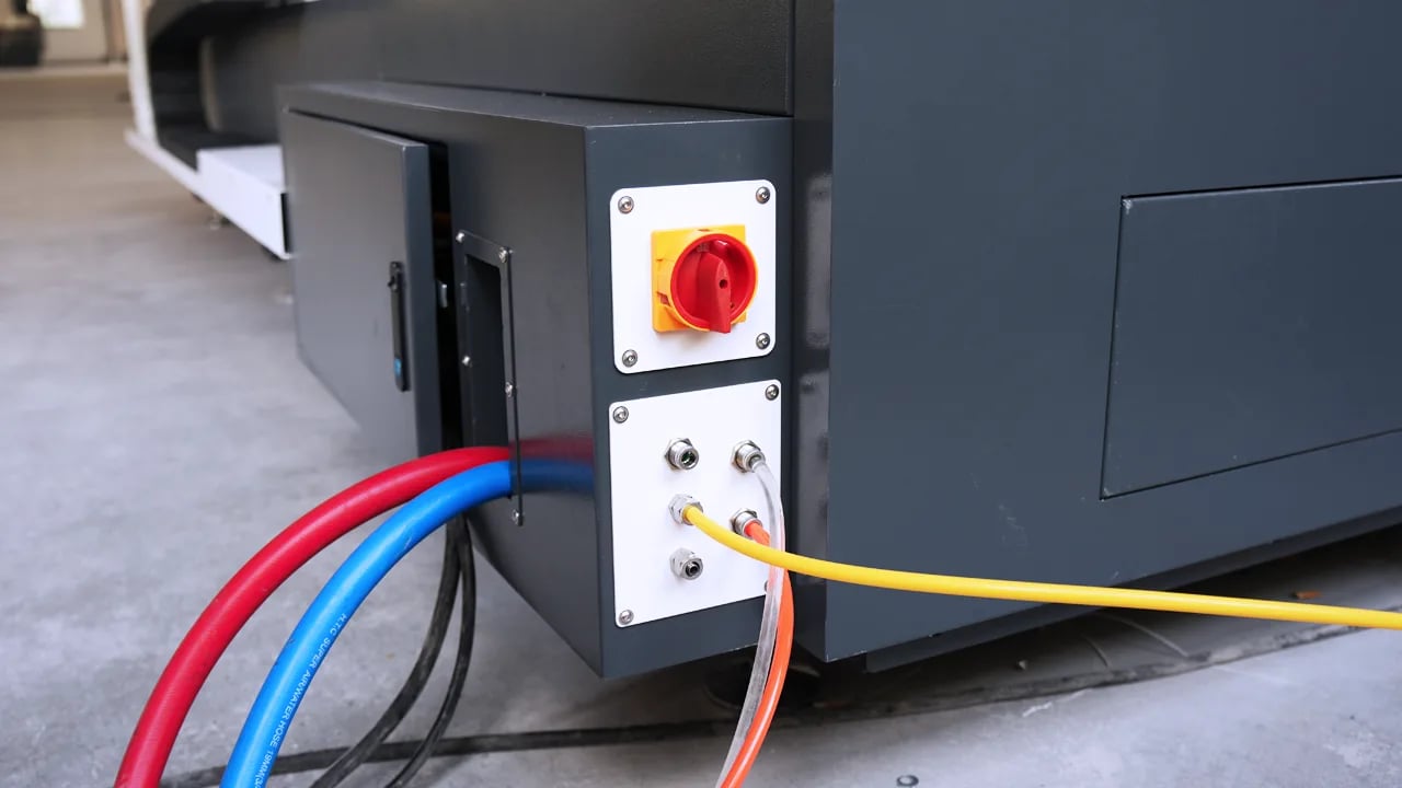 Winter Protection for Laser Equipment: Essential Tips to Prevent Freezing and Damage - Pictures 1 Laser cutting machine various pipe interfaces
