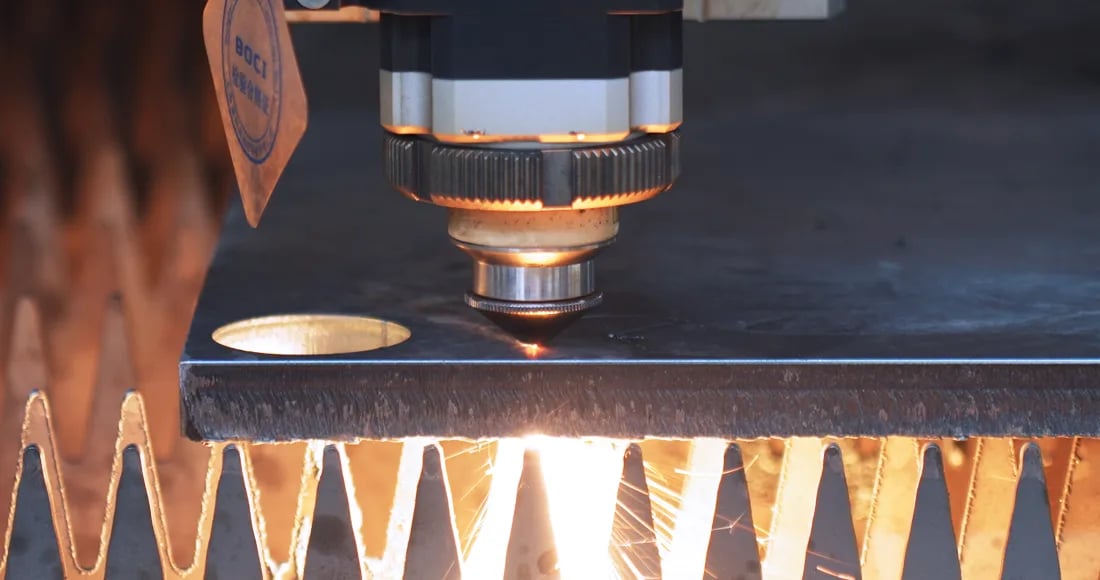 How Does a Laser Cutting Machine Work: A Complete Guide - Pictures 4 Choisir la meilleure puissance de découpe laser pour le métal en 2025