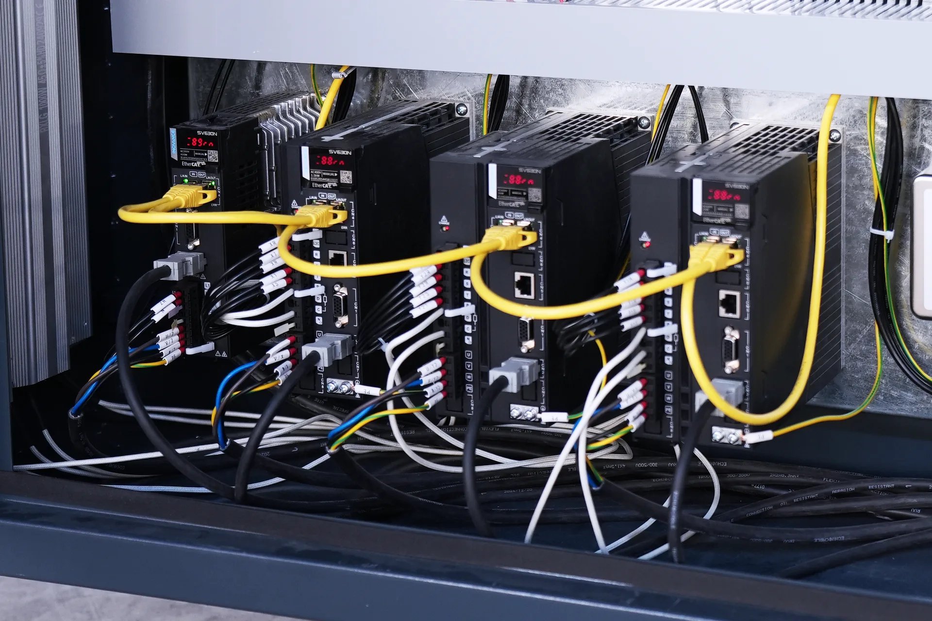 Servomotor e acionamento de alta velocidade