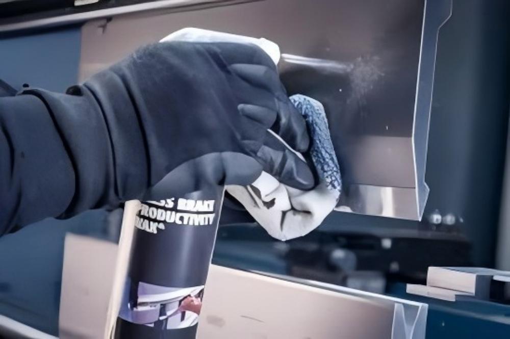 How Can I Pick the Best Press Brake Tooling? - Pictures 4 How Can I Pick the Best Press Brake Tooling? - regular cleaning