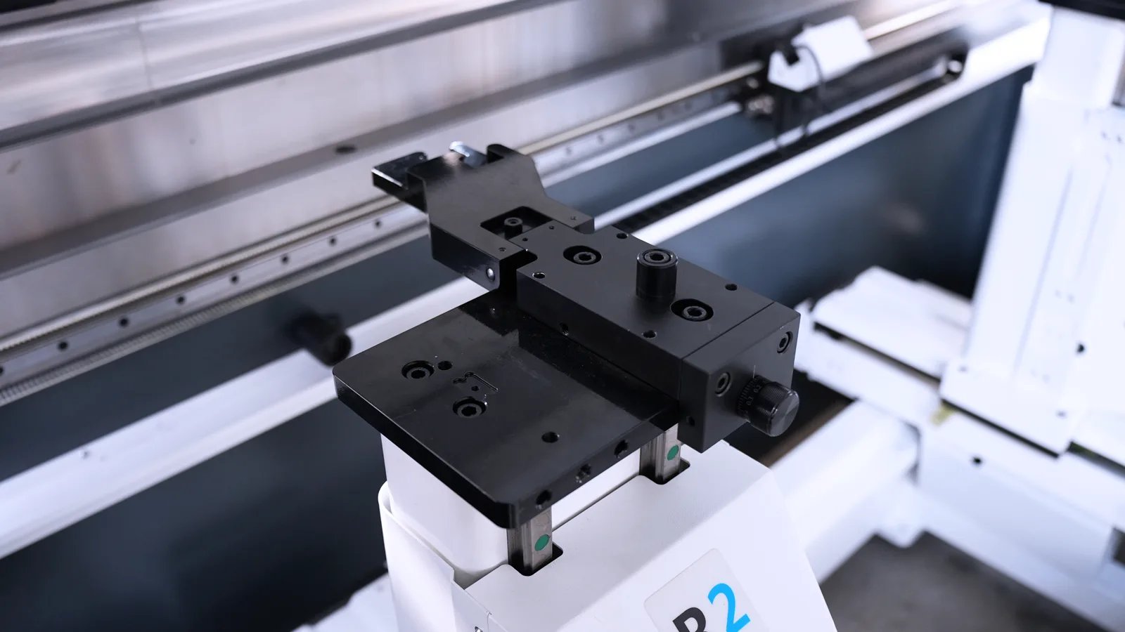 Press Brake Axis: Essential Knowledge for 6 Key Configurations - Pictures 2 the Back Gauge in Sheet Metal Positioning