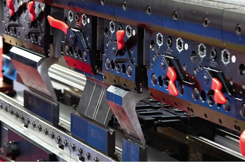 The fundamentals of press brake tooling - Pictures 10 Figure 10 This bending arrangement makes use of both forward-facing and backward-facing goosenecks. Certain tools may be reversed, but you should be aware of potential alignment problems and the impact that reversing a tool has on the bending force flow.