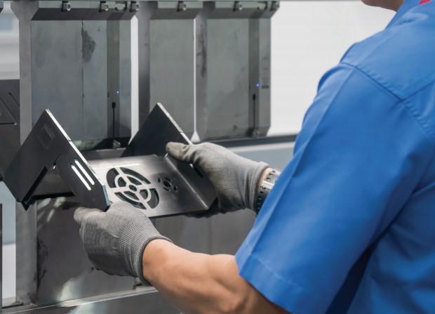 The fundamentals of press brake tooling - Pictures 14 Figure 14 The operator may stage-bend the component in a single configuration in this plate bending arrangement since the tools have a similar shut height.