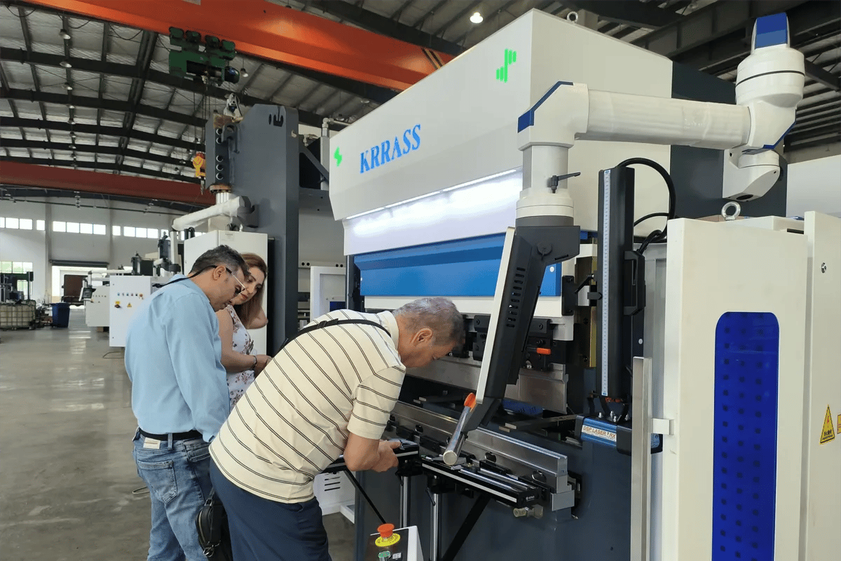 Prensa dobradeira elétrica